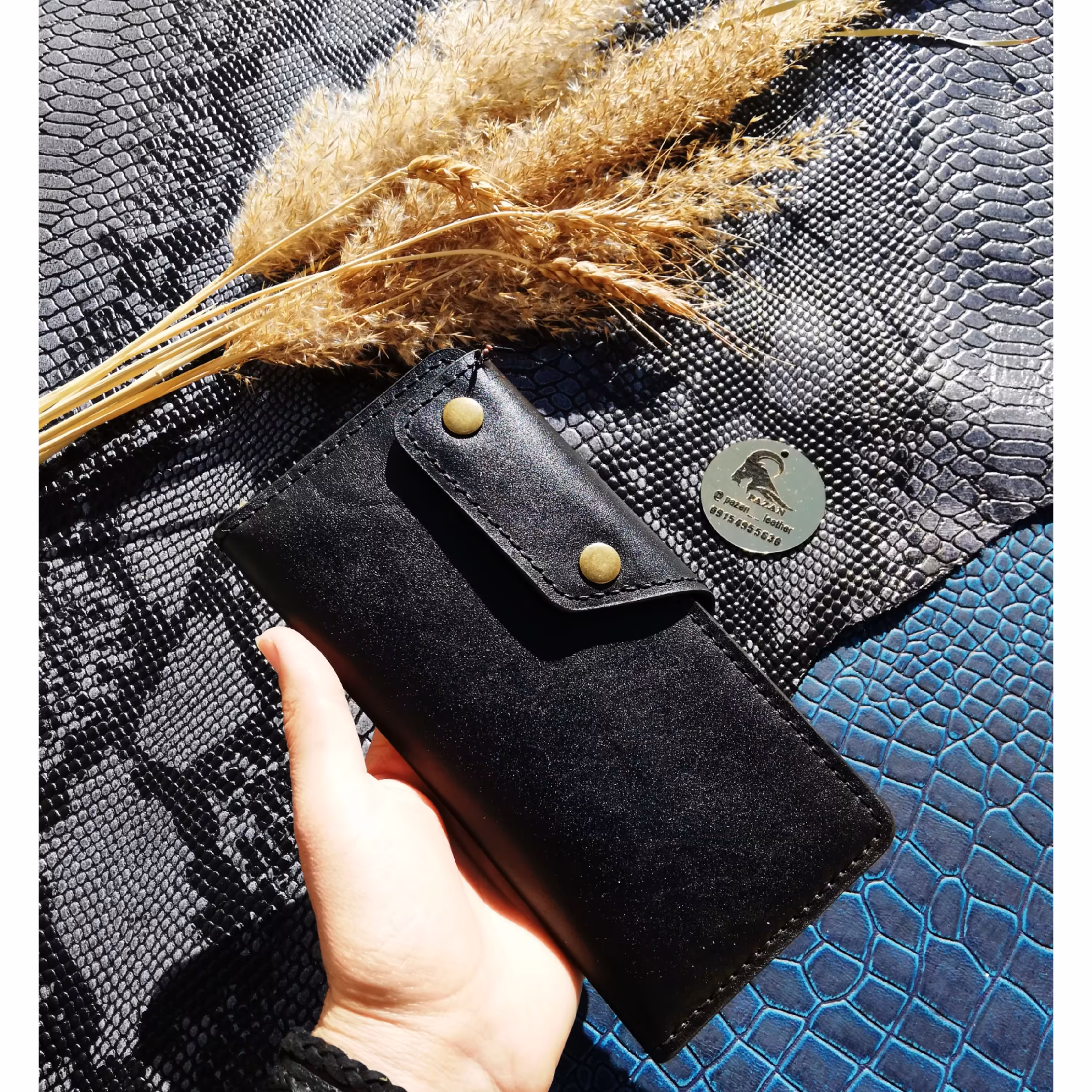 کیف پول چرمی طرح دو دکمه