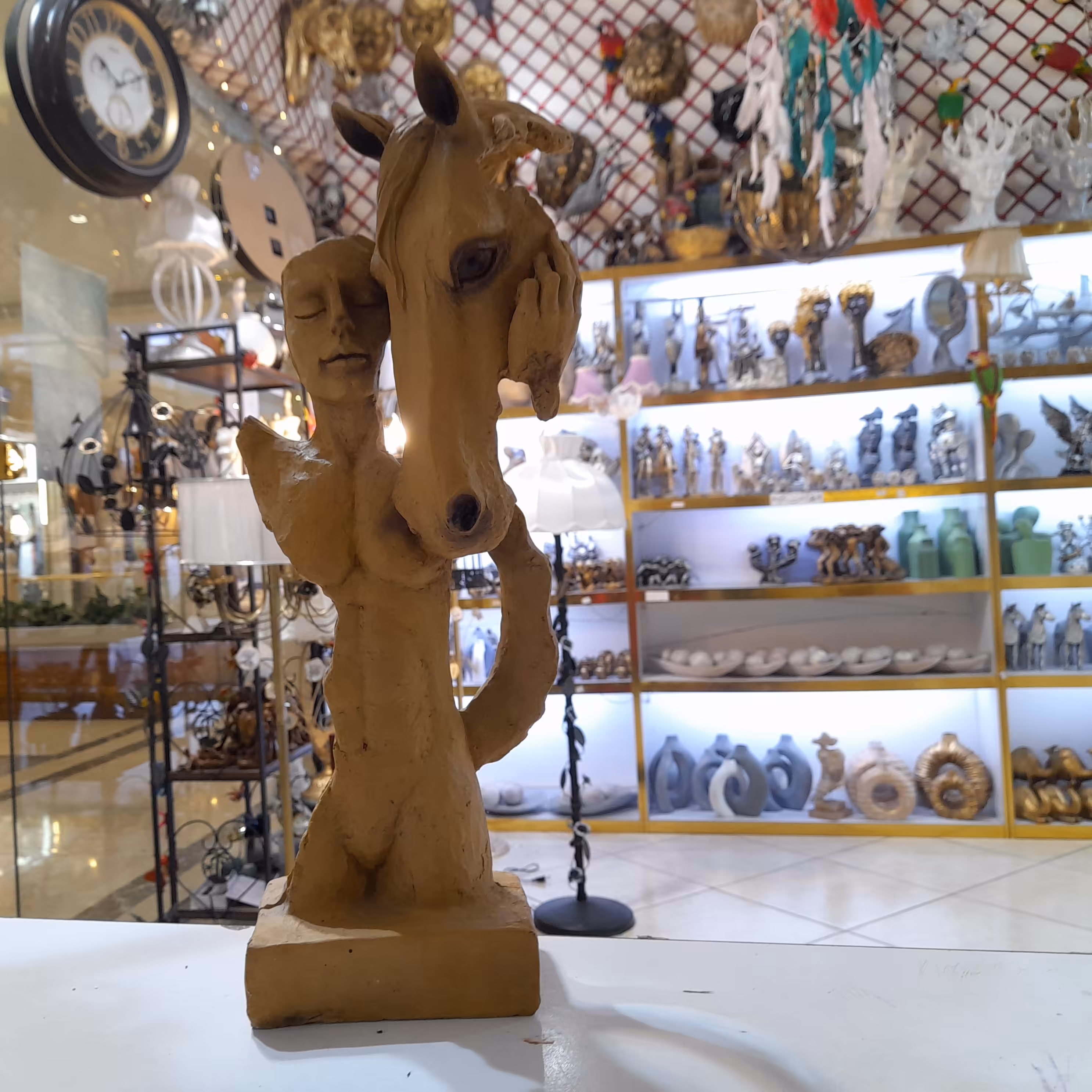 مجسمه پلی استر طرح گرافیکی آدم و اسب