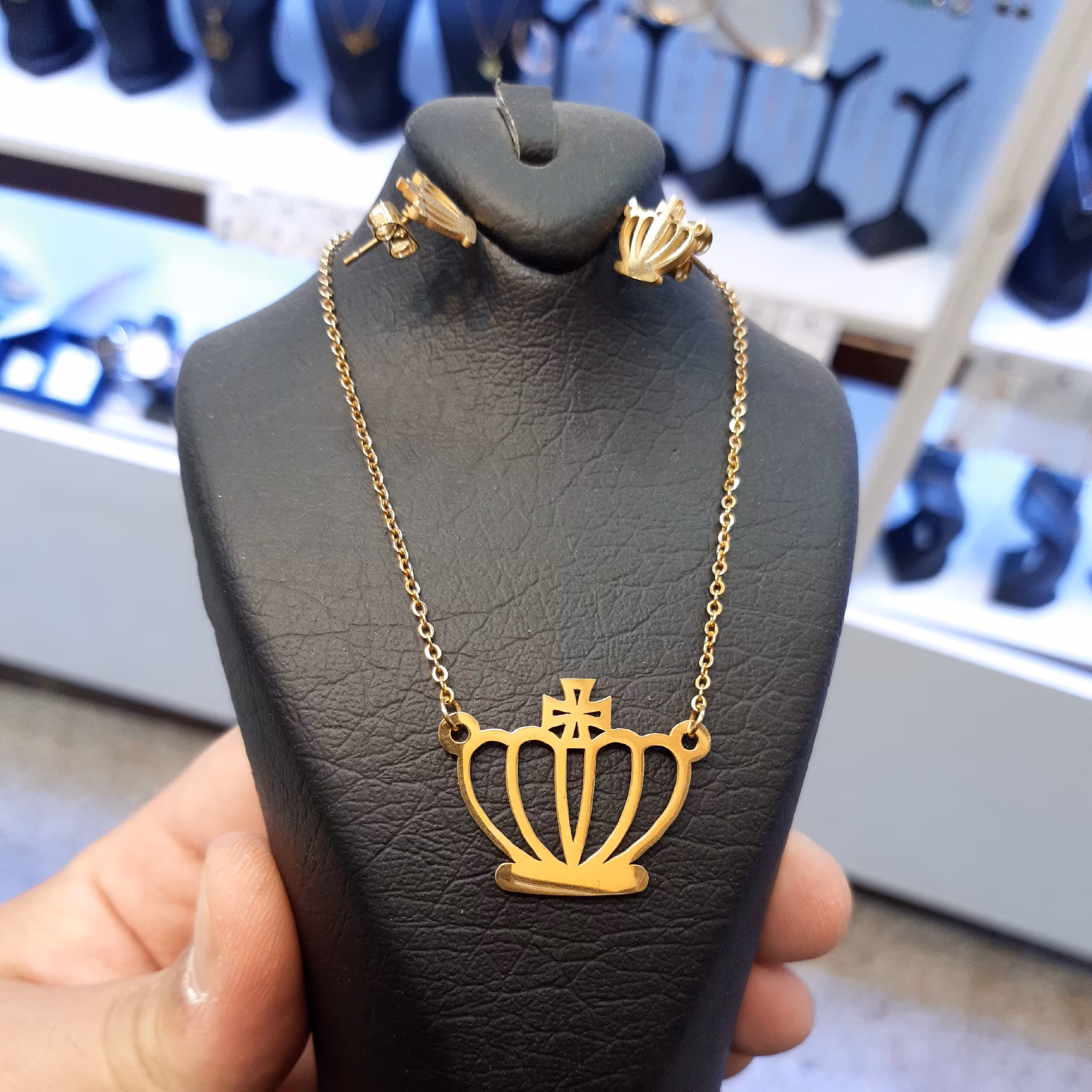 ست زیورآلات استیل طلایی رنگ ثابت ضد حساسیت طرح تاج بزرگ