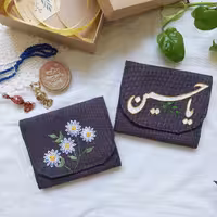 پک هدیه مذهبی ست هدیه دو عددی زنانه و مردانه جانماز جیبی مسافرتی گلدوزی شده با دست رنگ نوک مدادی با بسته بندی بسیار زیبا