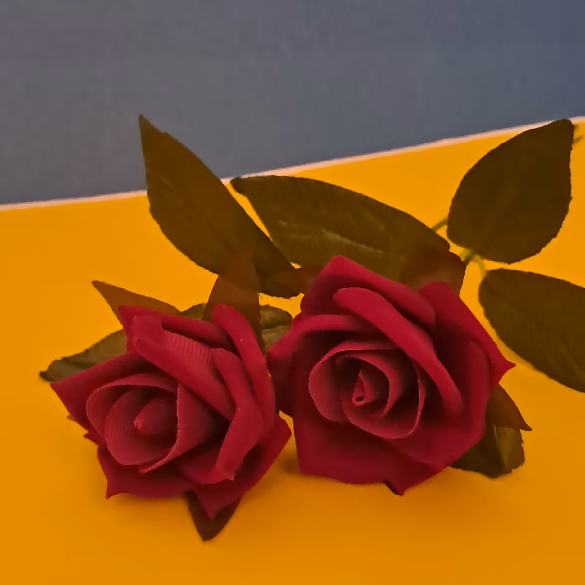 گل رز مخمل مصنوعی. .   عمده