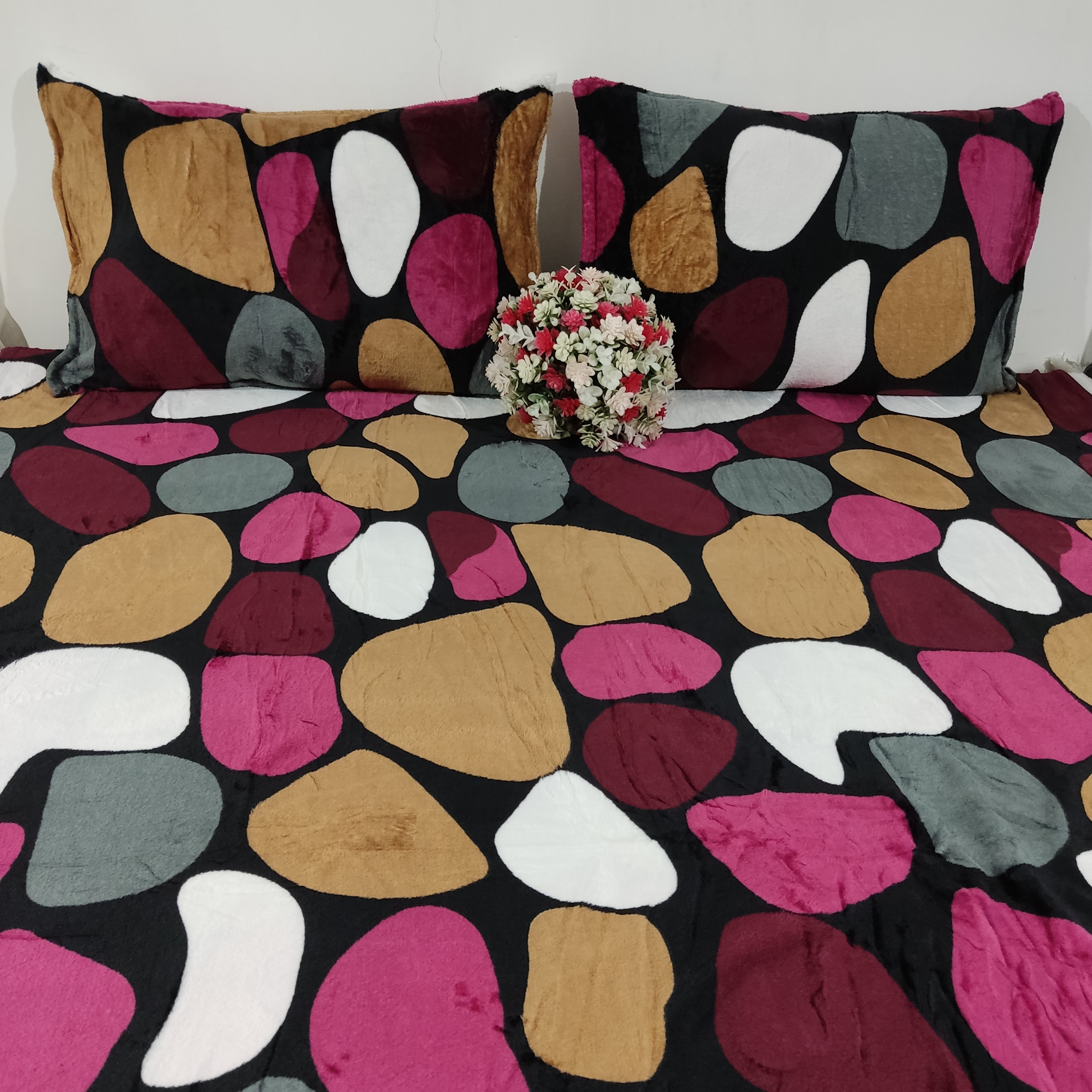 سرویس پتو یک نفره   و   یک عدد روبالشتی تمام ژله ای   سایز 65-57