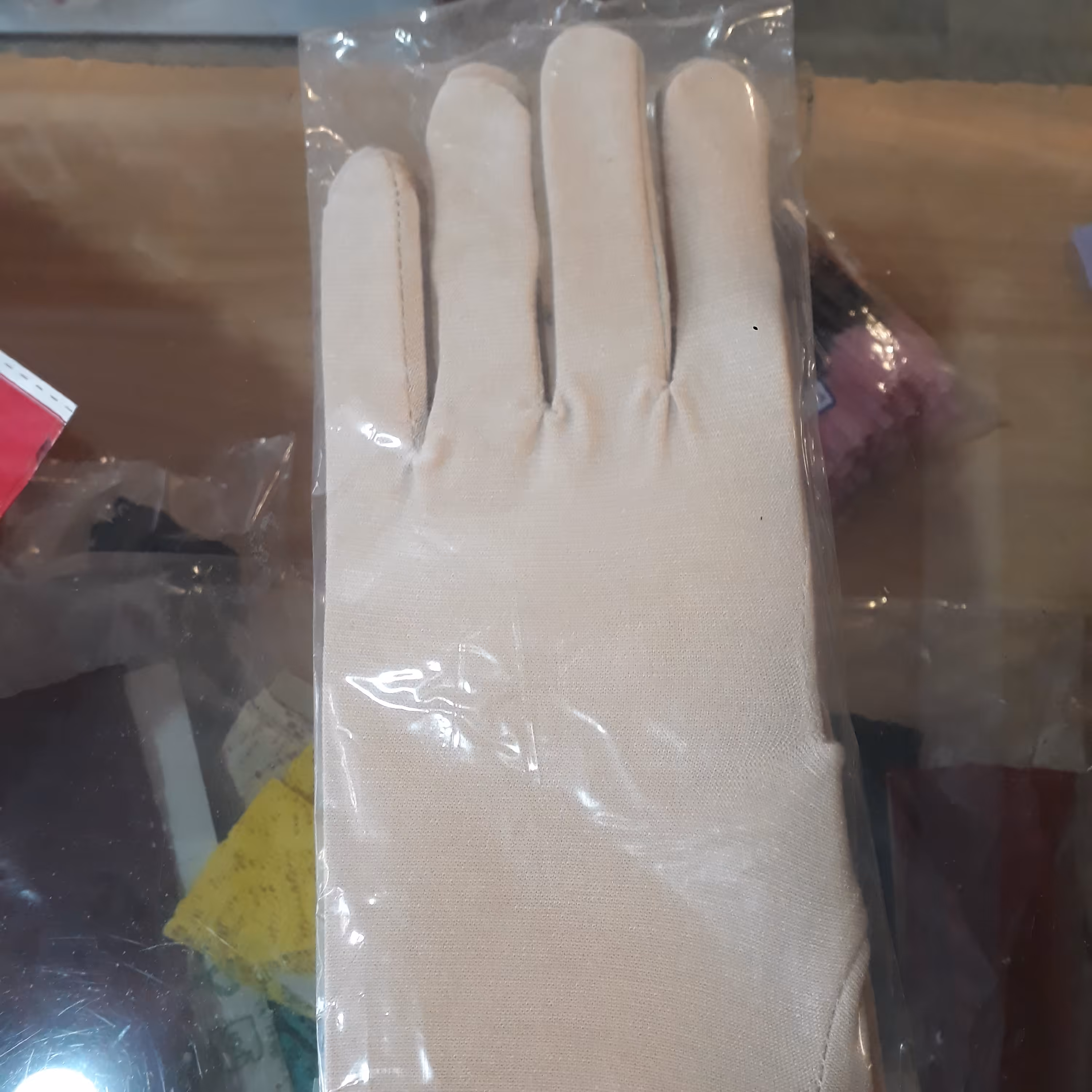 دستکش نخی کرم 