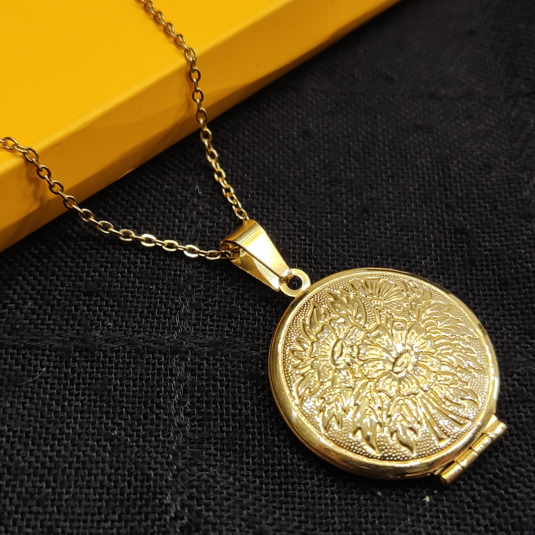 گردنبند قاب عکسی طرح گل با زنجیر50سانت استیل رنگ ثابت