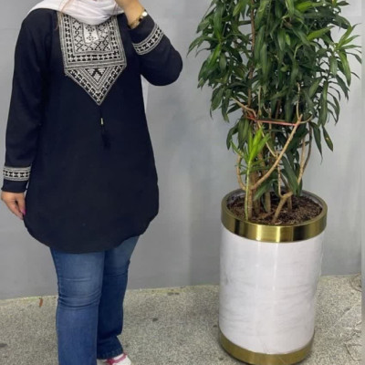 مانتو ابروبادی جلو بسته کتیبه دوزی شده تونیک شومیز