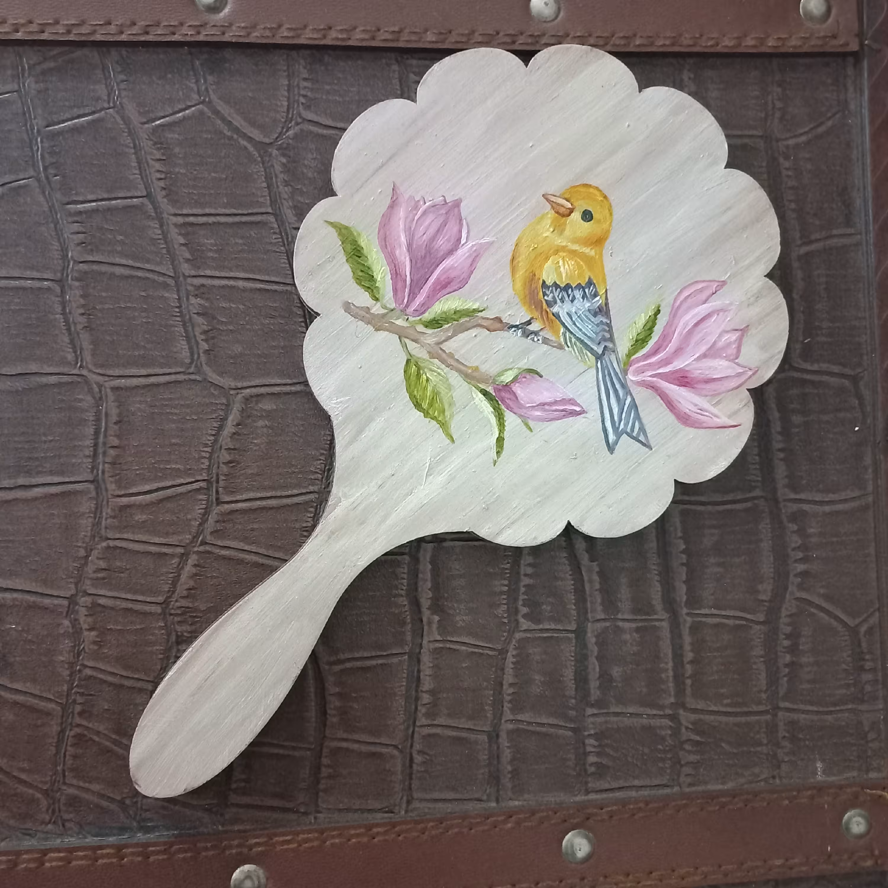 آینه چوبی دستی نقاشی شده .آینه پرنسسی.25 سانتی متر 