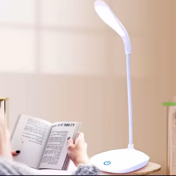چراغ مطالعه شارژی شیک صورتی و سفید فقط کافیه شارژ کنید و استفاده کنید