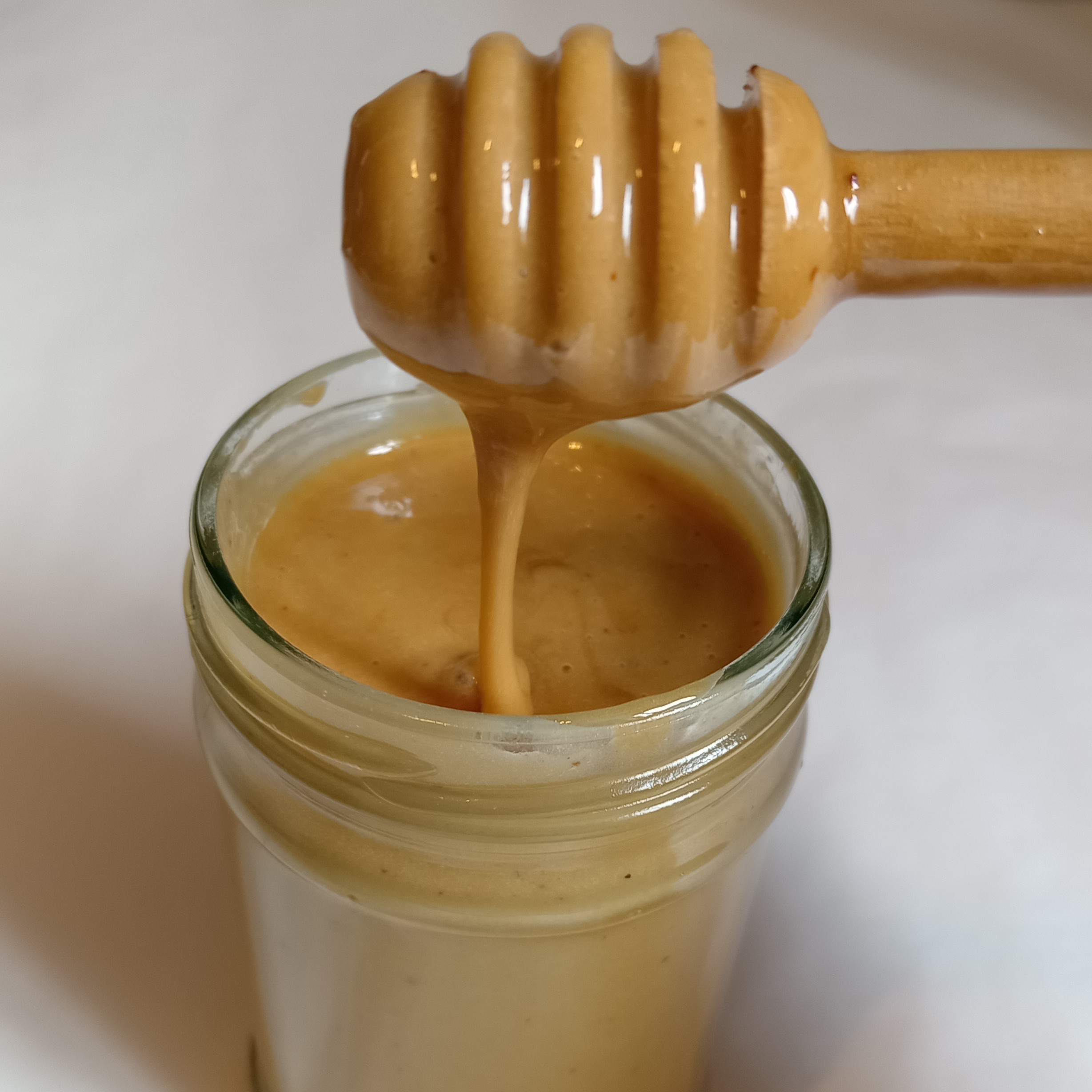 عسل ترکیبی کوهستانی و جنگلی و گردهٔ گل و عصارهٔ بره موم انرژیک در بسته بندی 200گرمی
