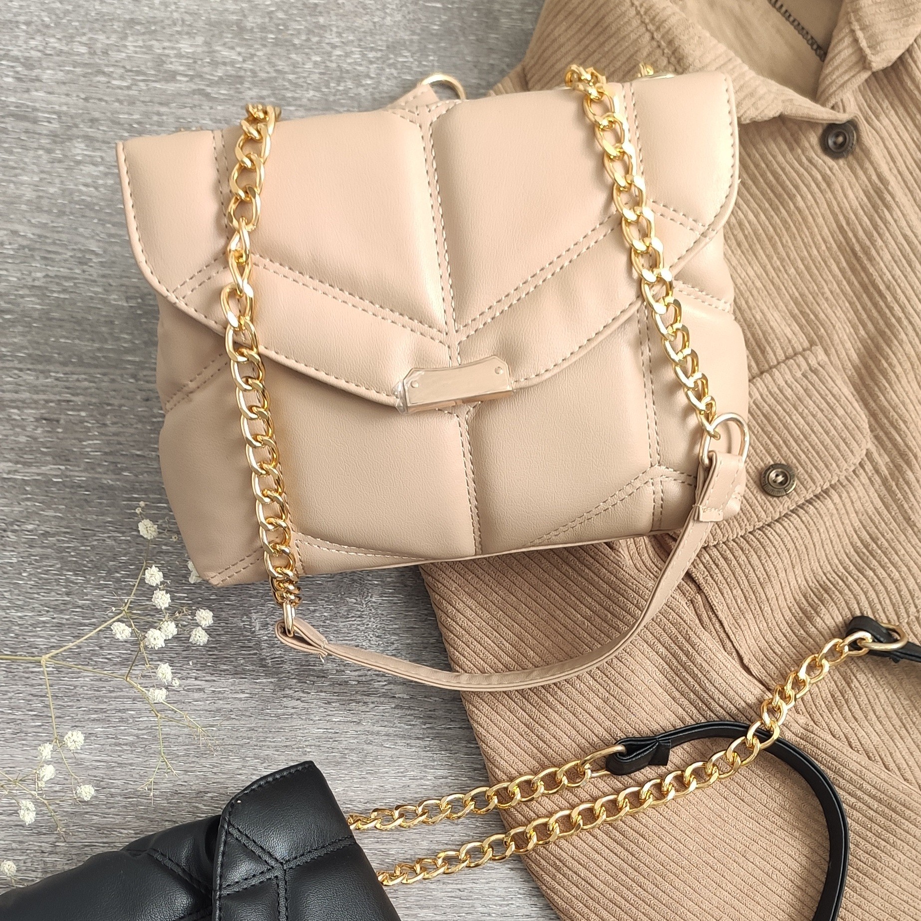 کیف زنانه  چرم  مصنوعی درجه یک سایز متوسط بند ترکیب زنجیر و چرم