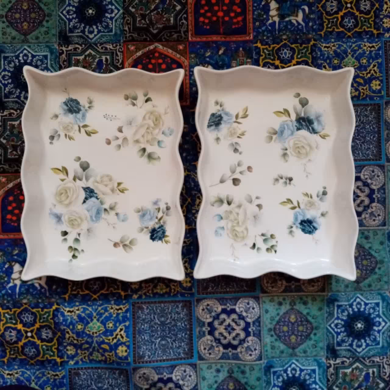 تارت سرامیکی طرح ترانسفری گل های رز آبی با ابعاد 22×17 سانتی