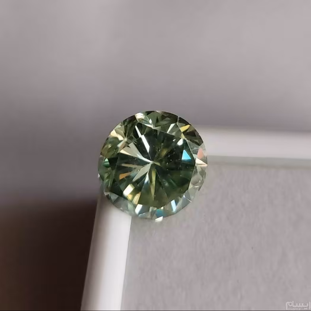 نگین موزانایت روس طلعلوع عالی فعال درجه یک با سختی 10 اماده سوار کردن کد 4