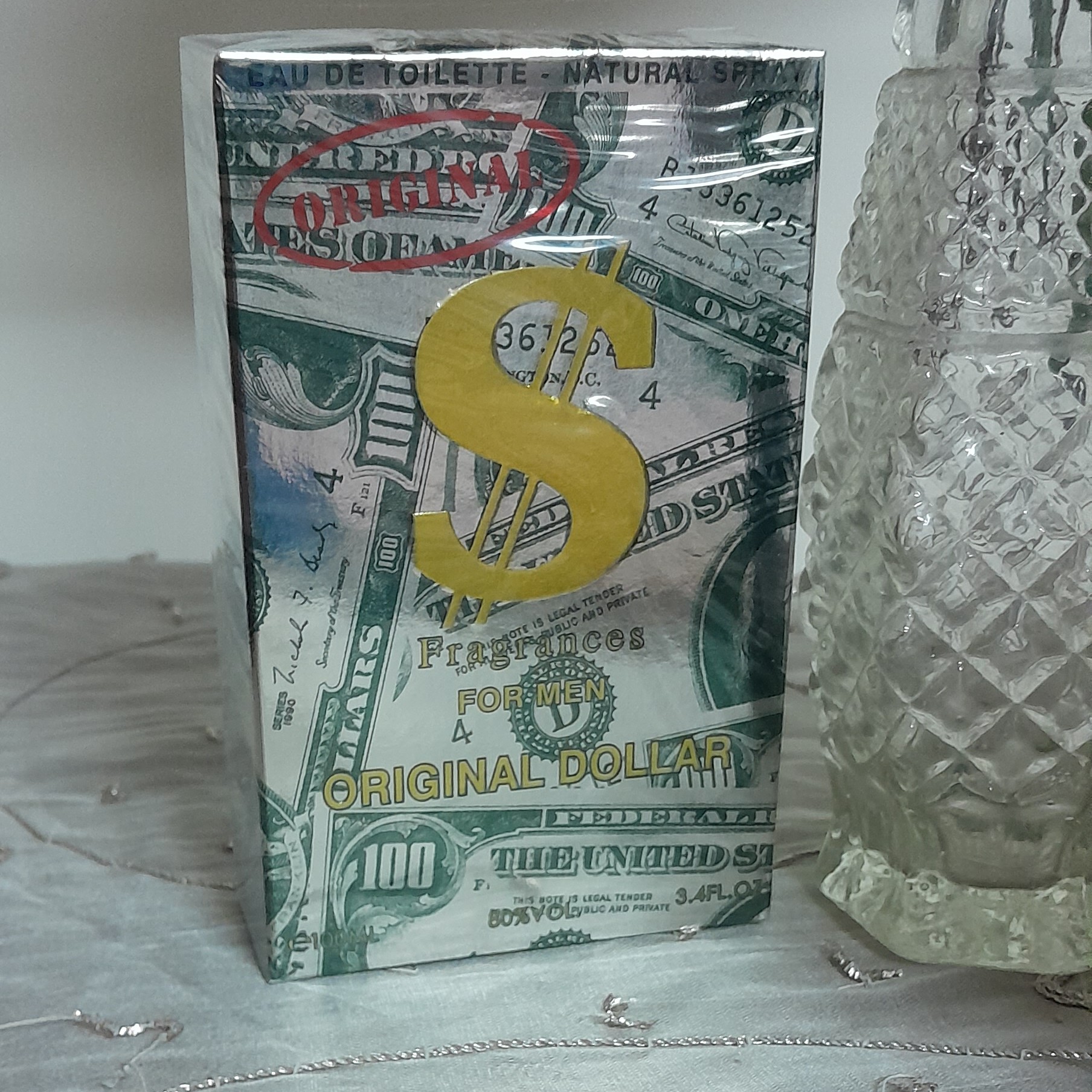 ادکلن دلار اماراتی dollar