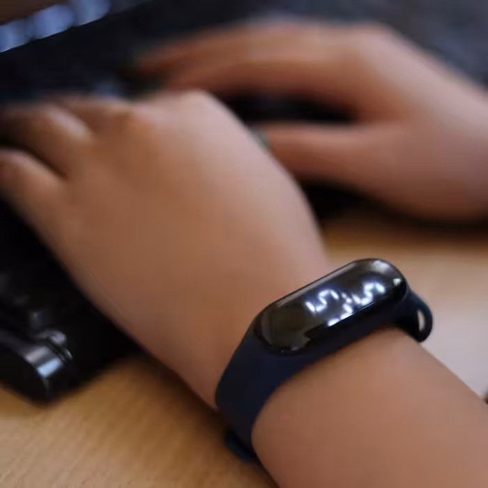 ساعت Led کد5055. زیبایی را به دستان خود هدیه دهید. بند قابل تنظیم