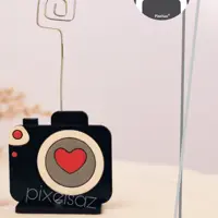 هولدر عکس و یادداشت رومیزی طرح دوربیـن پیکسل ساز/جنس چوب و نقاشی شده/ضدآب