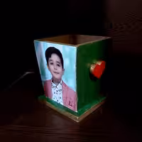 جامدادی  چوبی با طرح مختلف حتی عکس عزیزان و محصلان