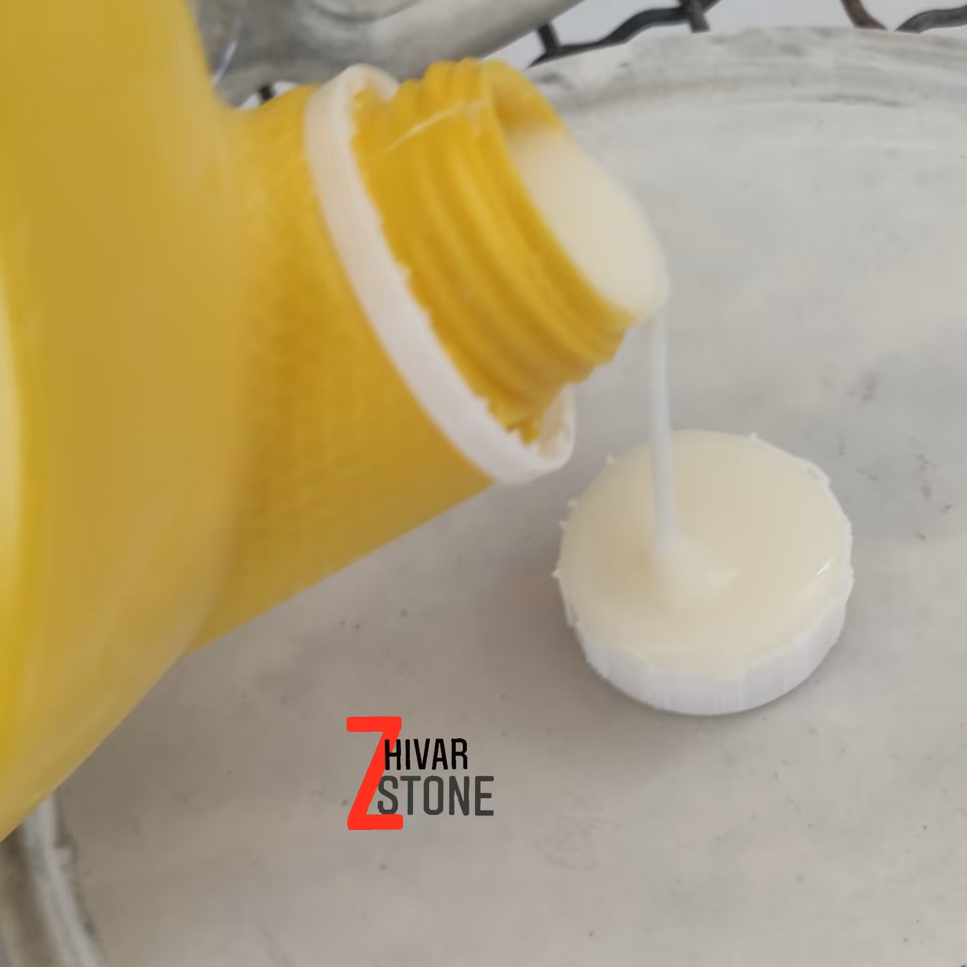 پرایمر آکرلیک تقریبا چهار لیتری مخصوص سنگ مصنوعی و پودر سنگ متا و آلفا