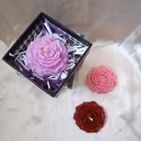 پک سه عددی شمع آلاله با رنگهای متنوع و زیبا به انتخاب شما شمع ها بدون جعبه بوده و خرید جعبه جدا محاسبه میشود