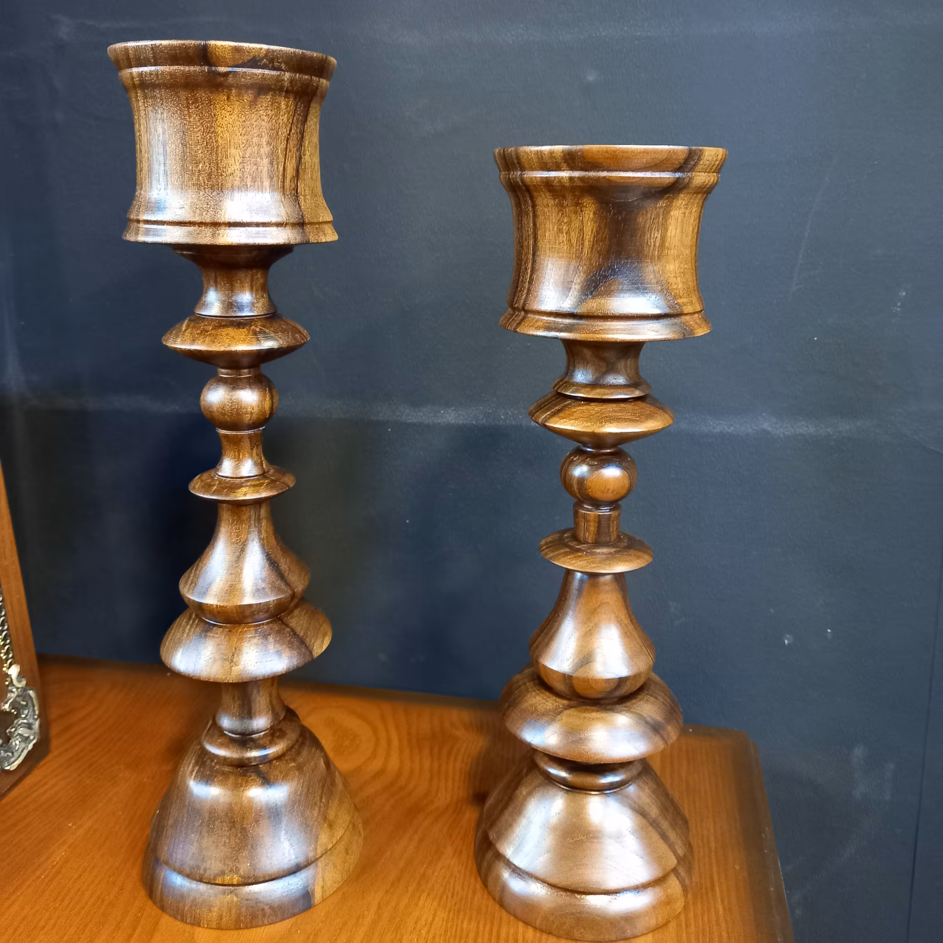 شمعدانی چوب گردو سیاه یک تیکه