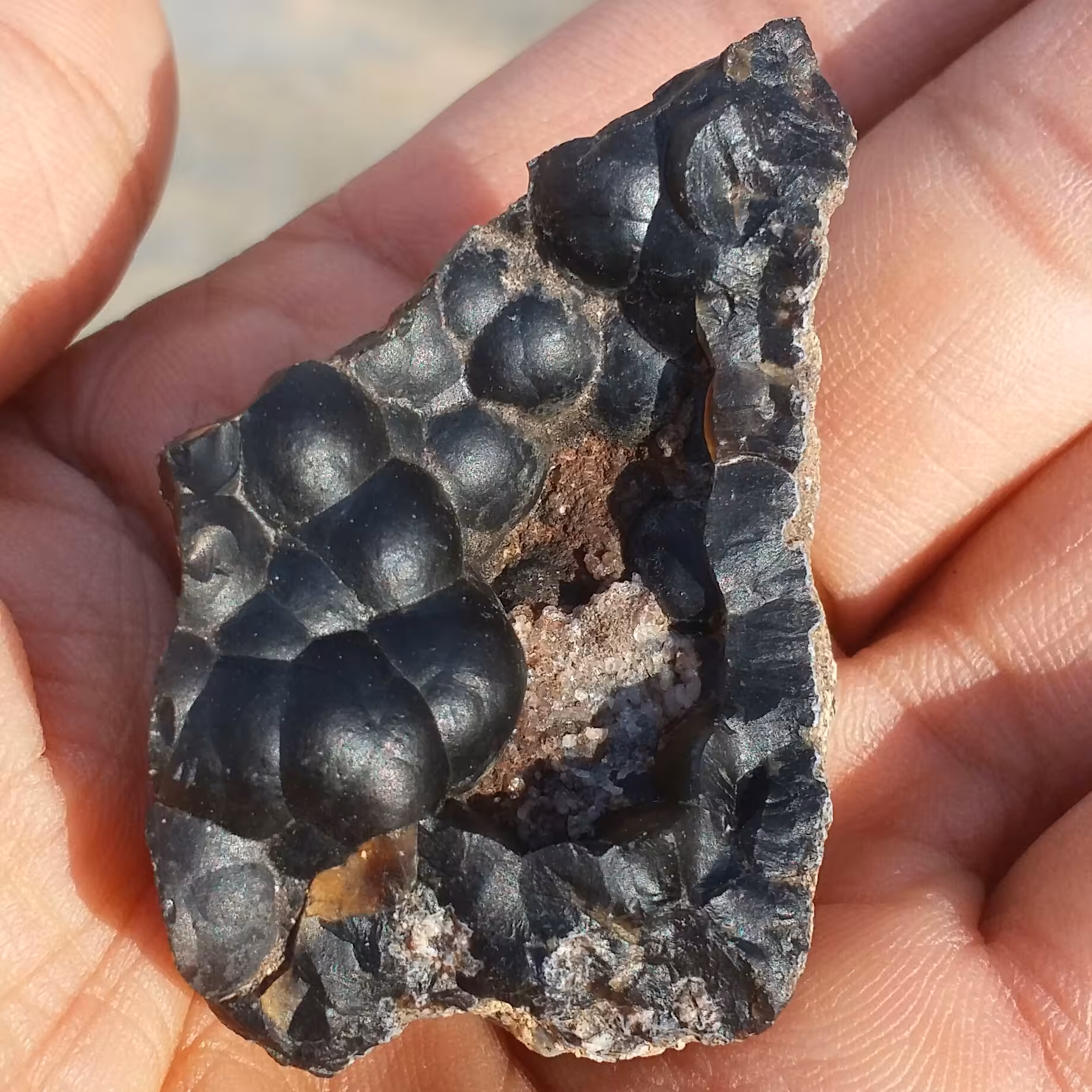 سنگ راف عقیق مشکی تاولی کلکسیونی شاهکار خلقت 100 در 100 طبیعی
بی نظییییر
کد 8426