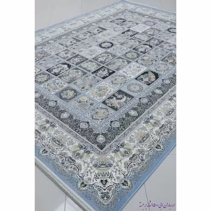 فرش ماشینی 1500 شانه اصل گل برجسته تراکم 4500 طرح ارسباران زمینه آبی 12 متری جنس اکرولیک