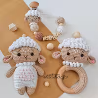 ست جغجغه دندونی و عروسک و بند پستونک با چوب راش ضد حساسیت و کاموای ترک مناسب هدیه