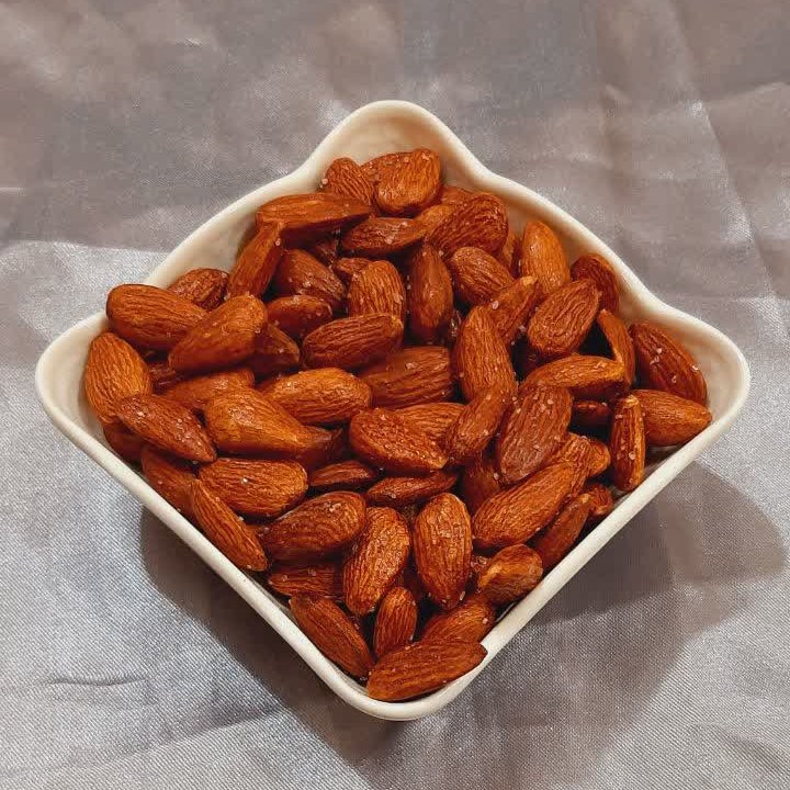 مغز بادام شور(خارجی)وزن (1000گرم)