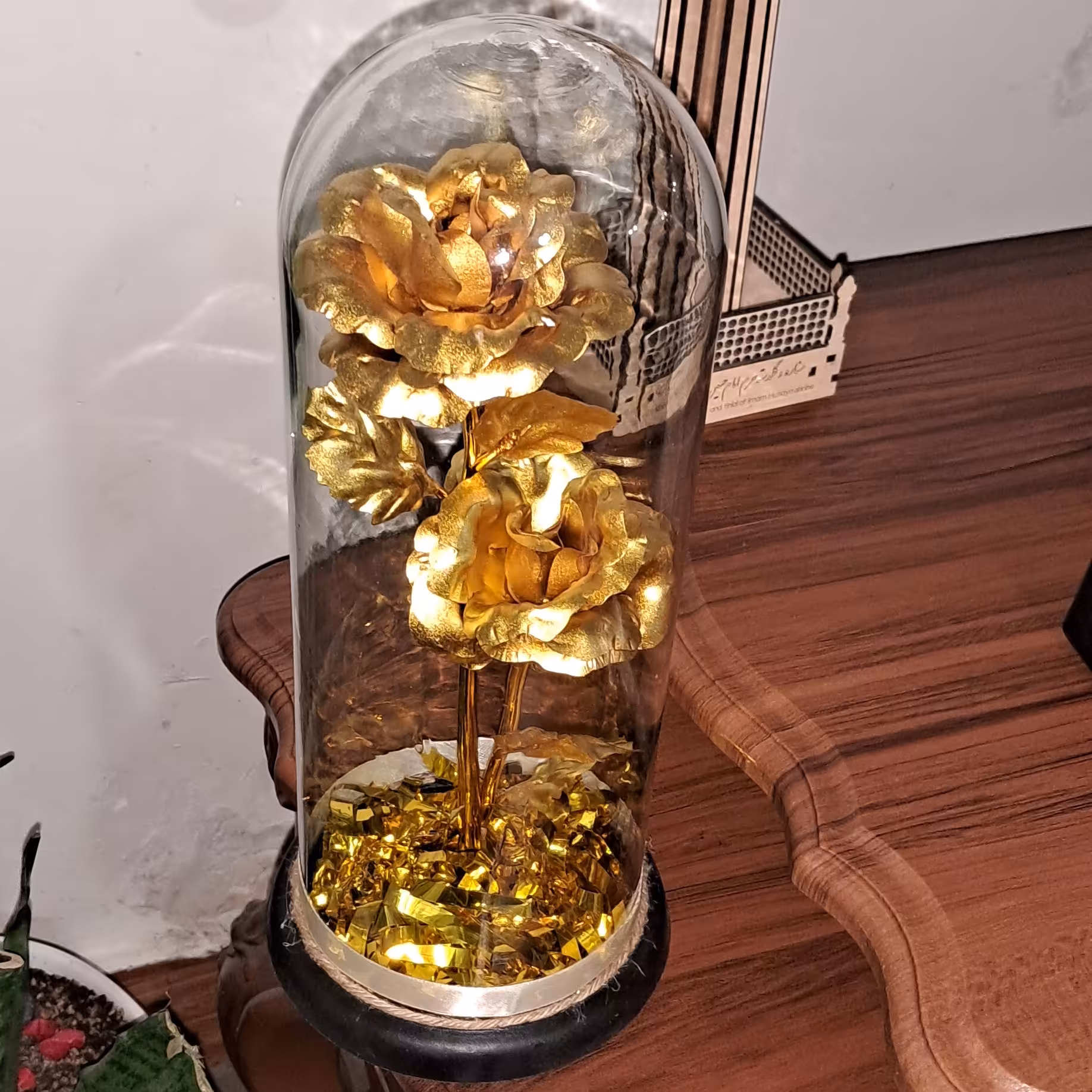 گل رز مصنوعی با شیشه استوانه ای