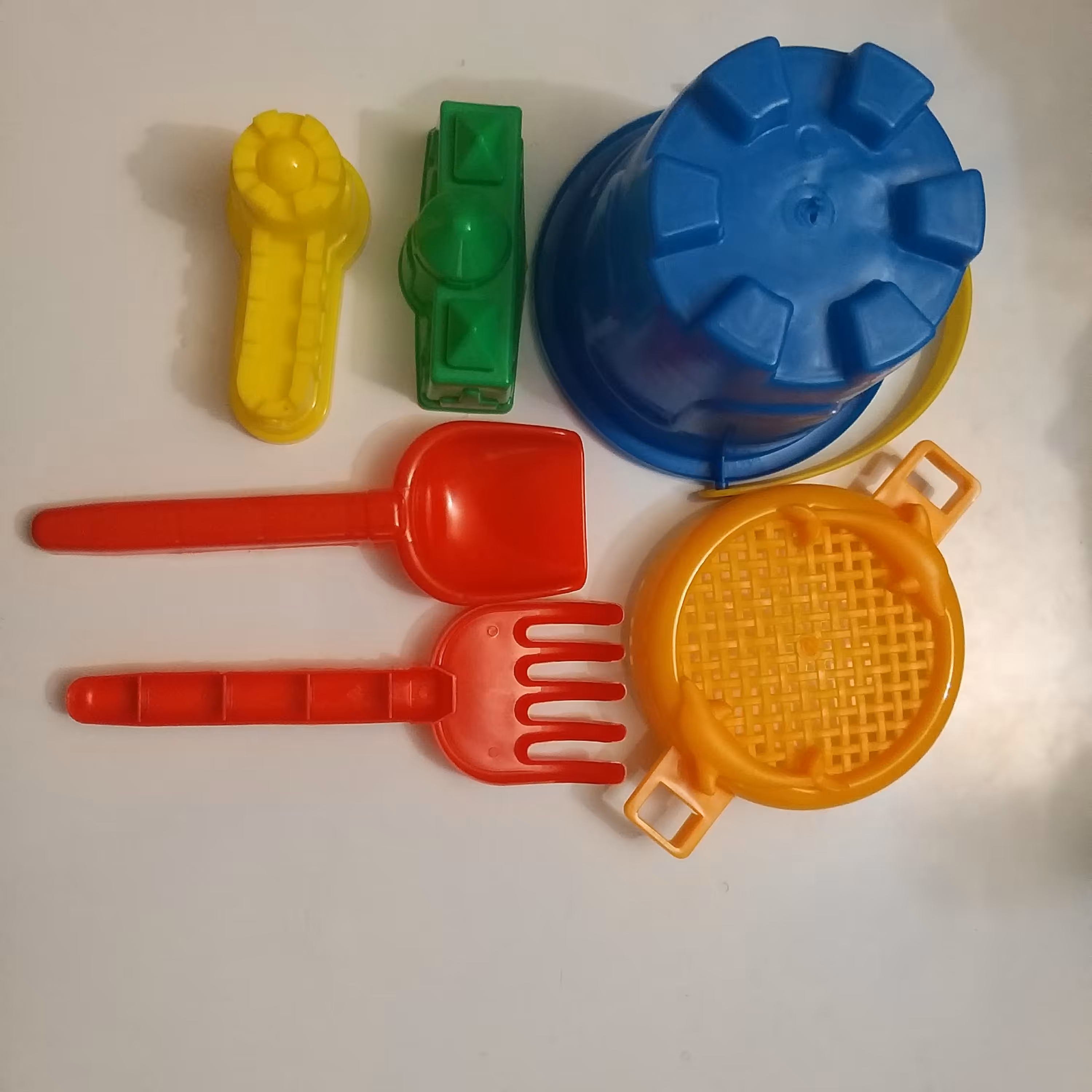 فروش عمده سطل اسباب بازی  دریا قلعه ای گرد سایز  کوچک 2 بسته بندی 24 عددی