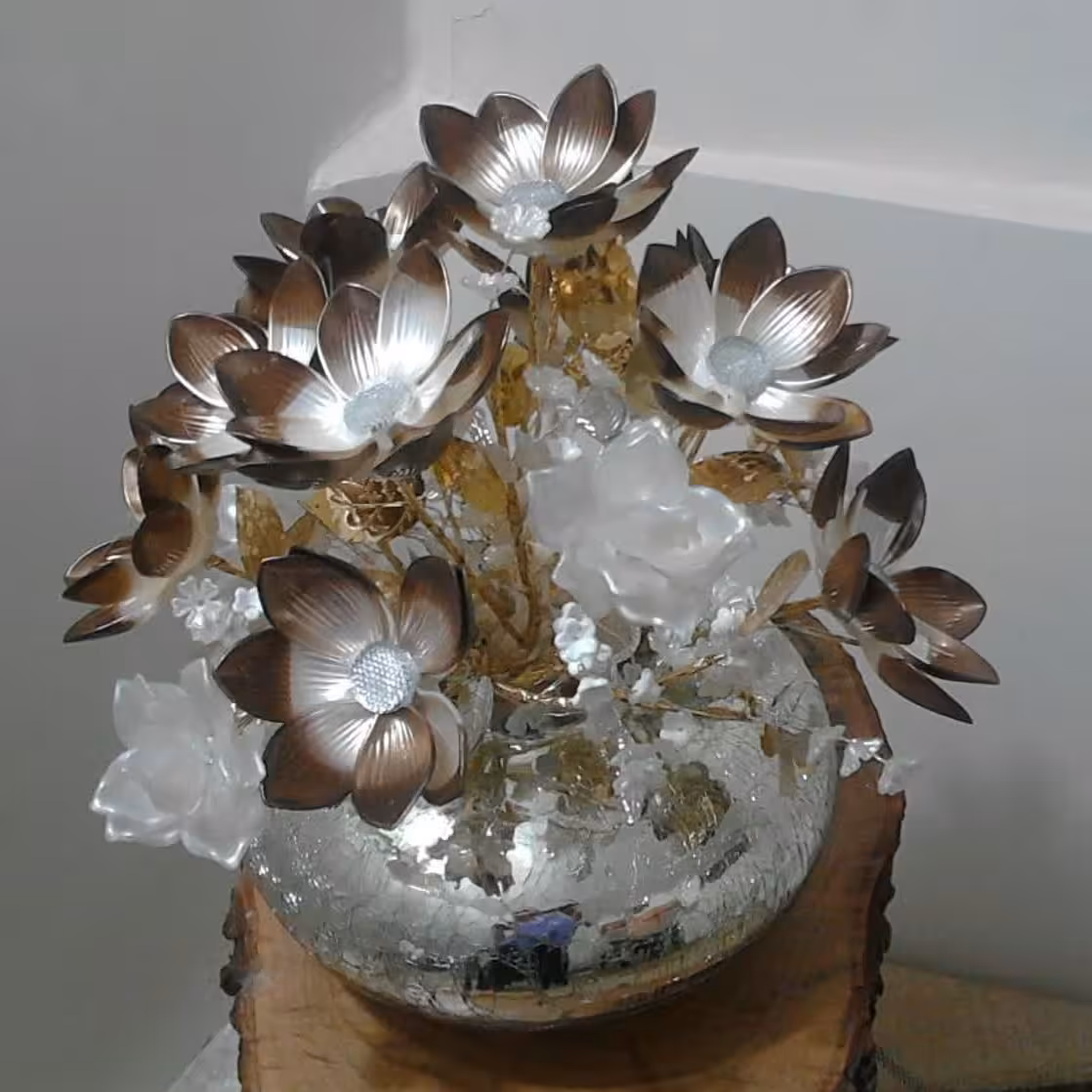 گل کریستال لاله دو رنگ قهوه ای و صدفی 