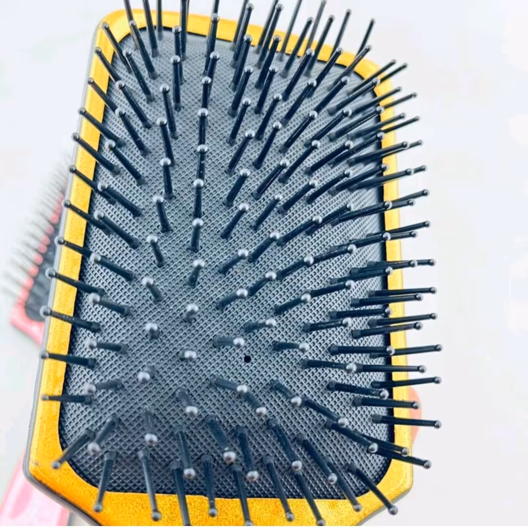 برس مو مدل بدنه رنگی سوزن فلزی
مناسب موهای پر و حجیم
در رنگ های جذاب
جنس بدنه پلاستیکی
جنس سری سوزن فلزی