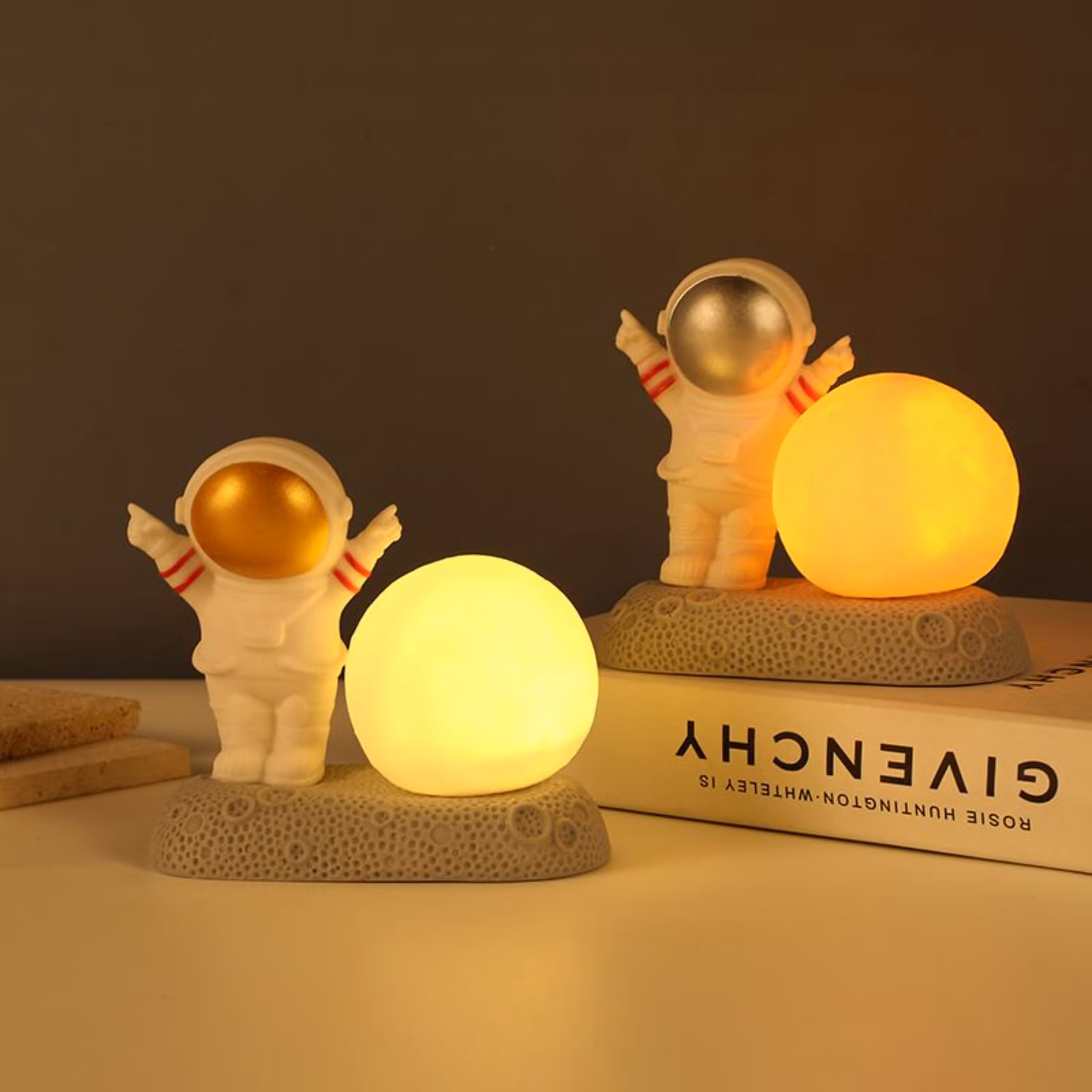 چراغ خواب فانتزی طرح فضانورد و ماه