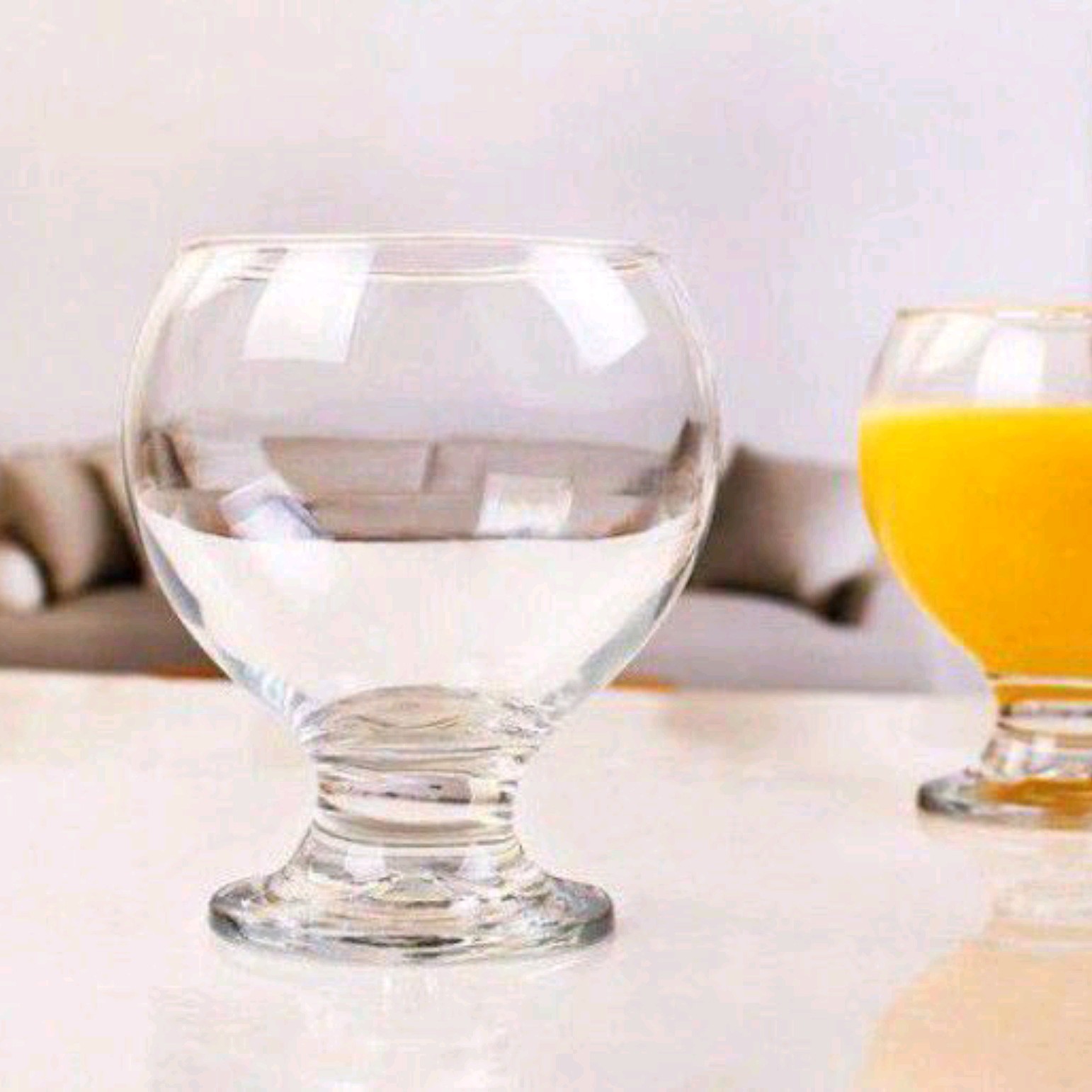 لیوان پایه دار لیوان شیشه ای پایه دار بستنی خوری پایه دار گیلاس خوری پایه دار شیشه ای