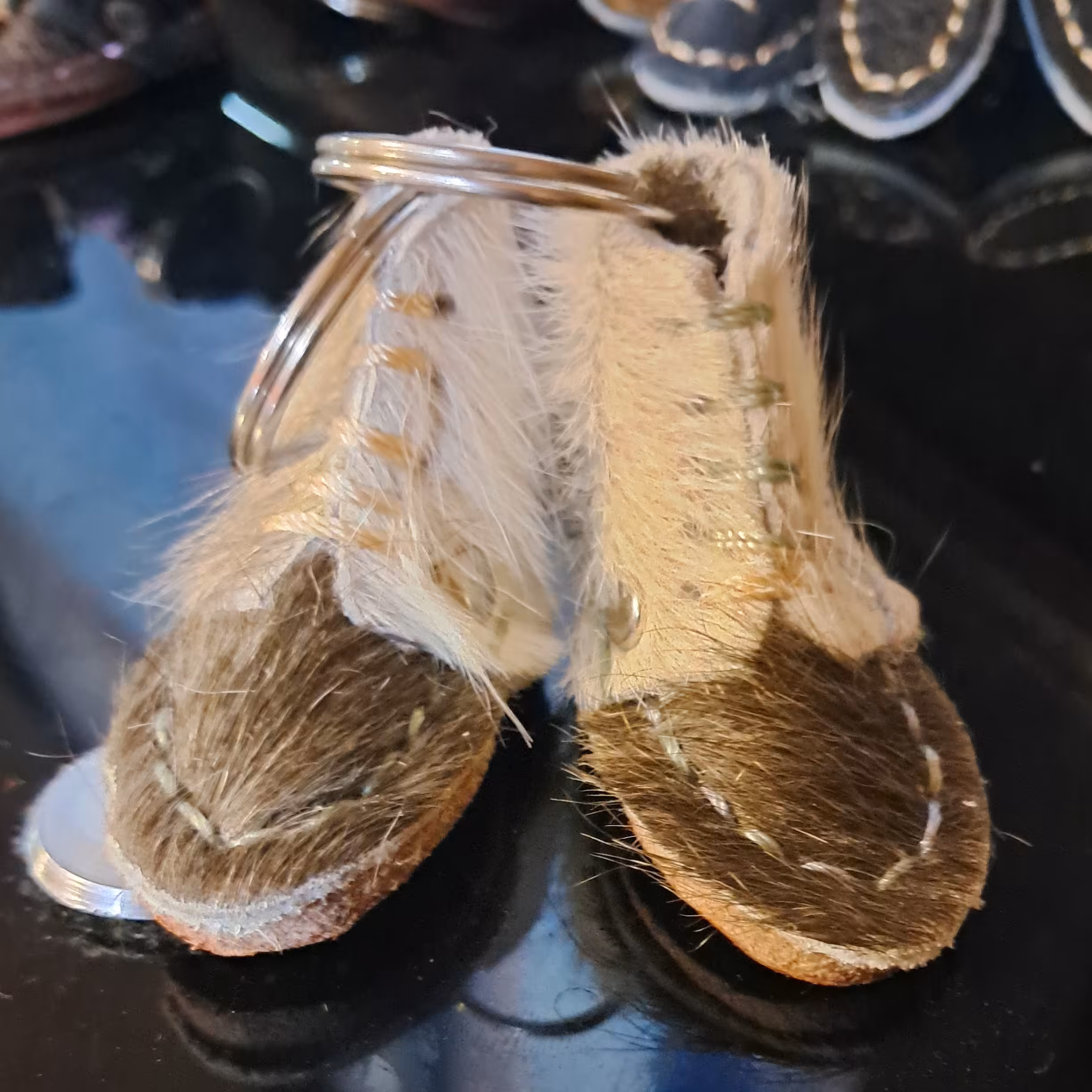 جا کلیدی چرم طرح چکمه پوستین