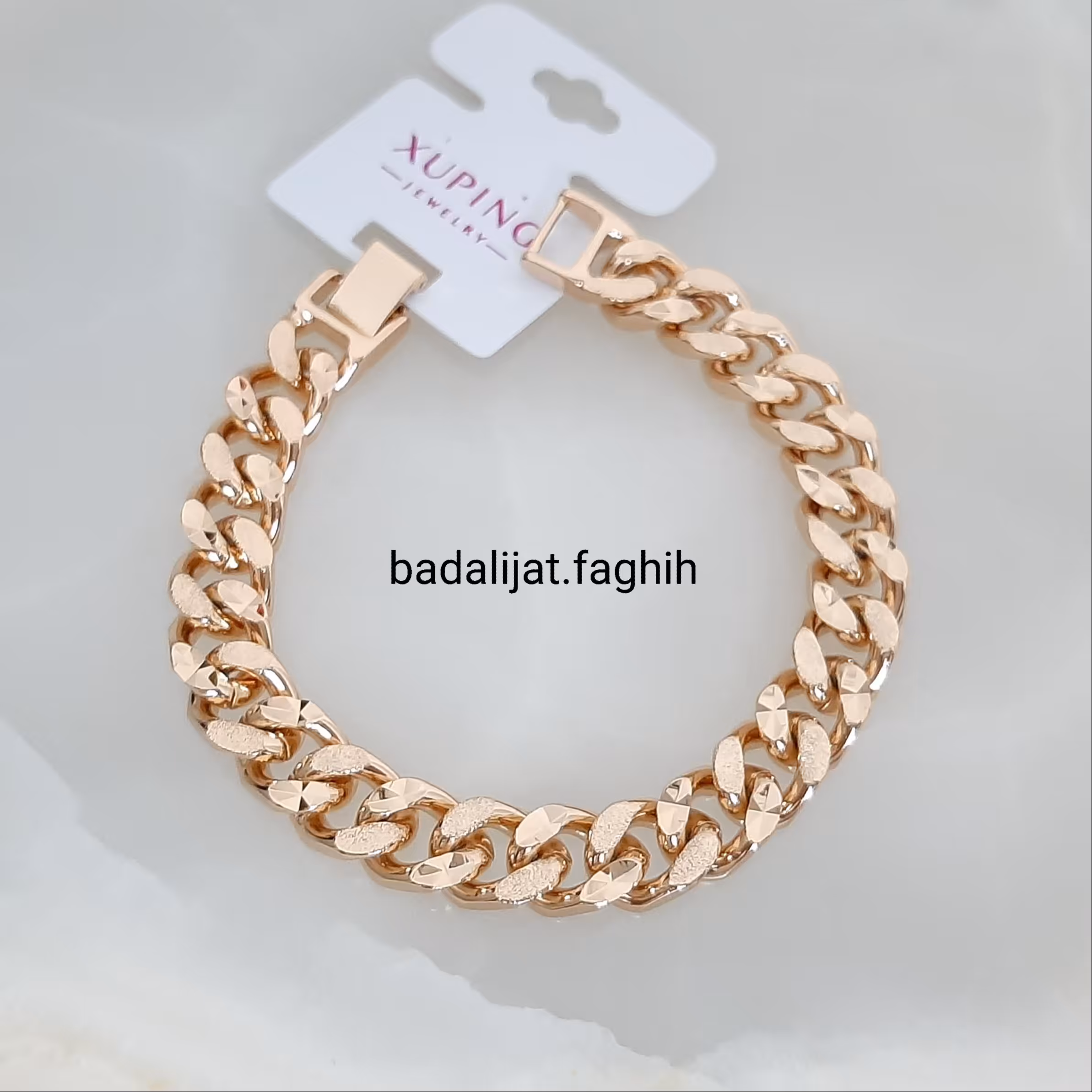 دستبند ژوپینگ تراش دار فوق العاده شیک آبکاری طلا شده و کاملا رنگ ثابت ورق بزنید و توضیحات رو بخونید 