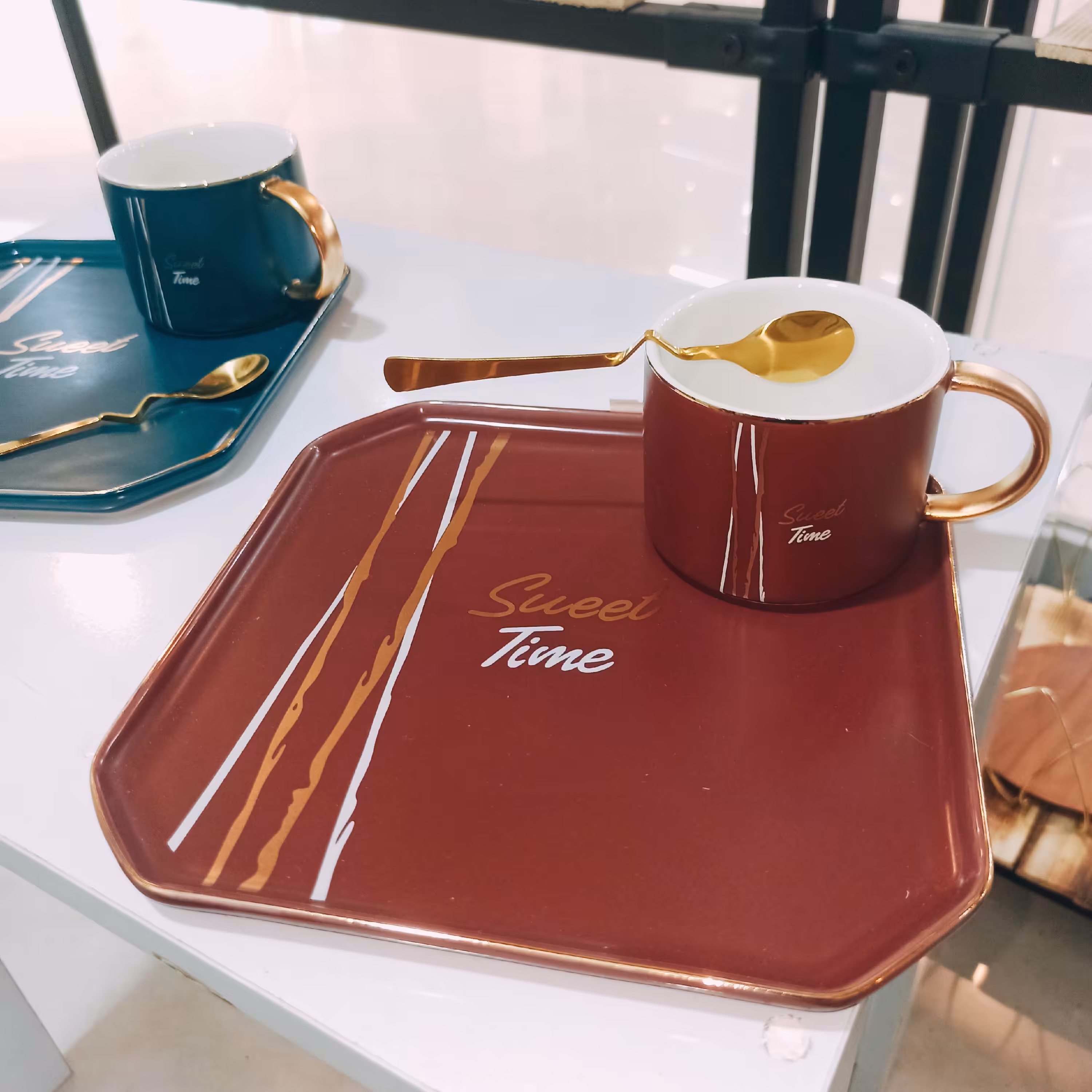 ماگ و سینی و قاشق طلایی 