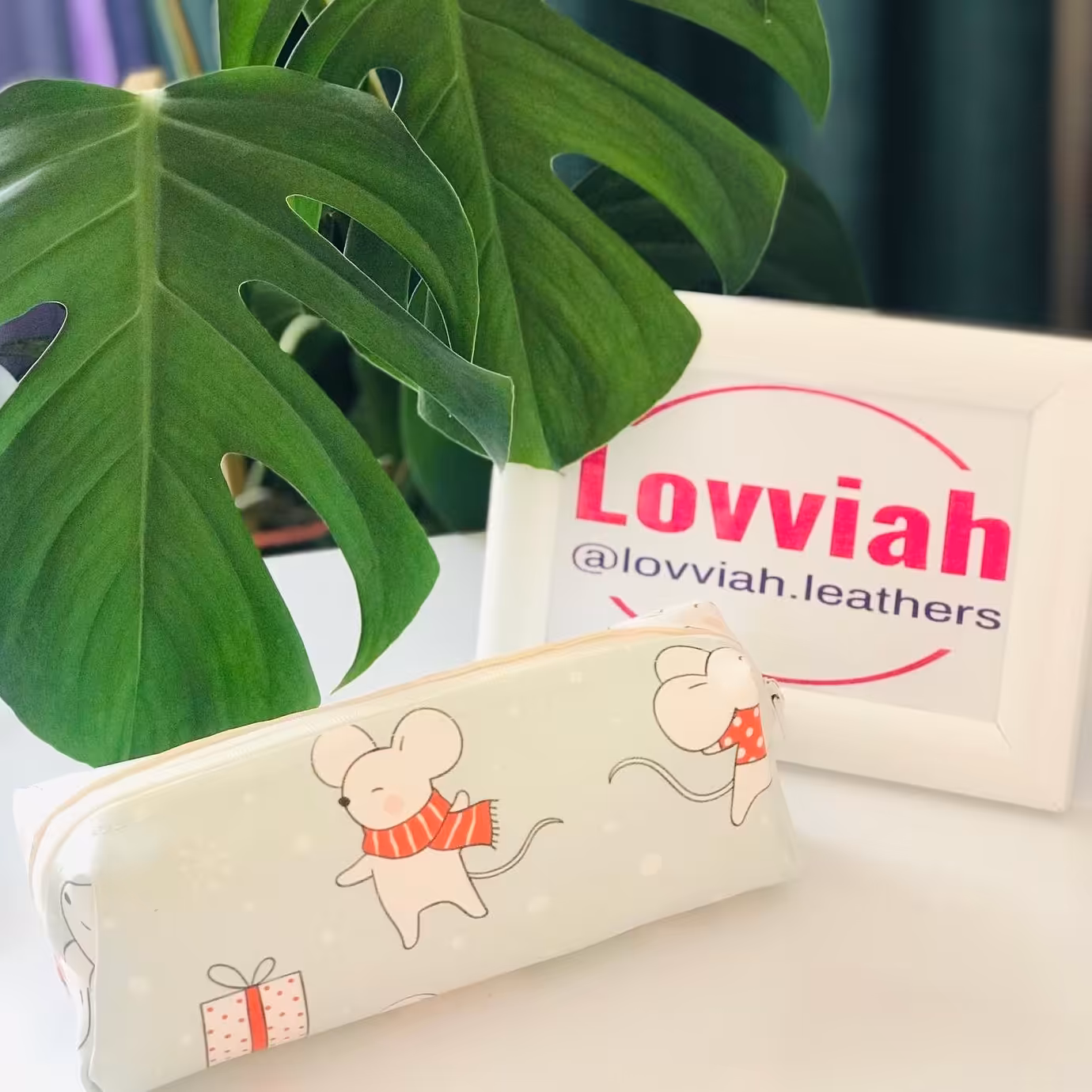 جامدادی خرگوشی ابی کم رنگ