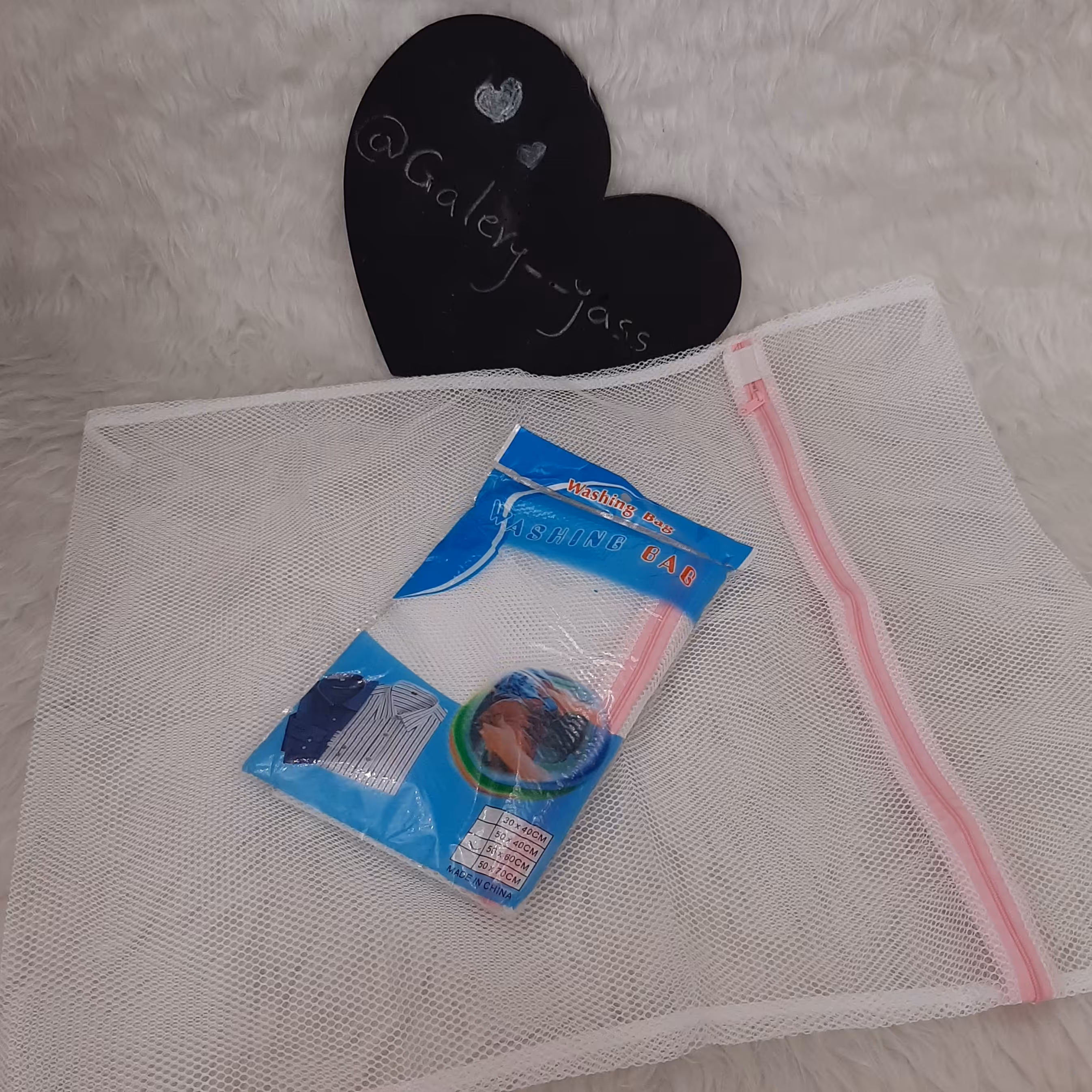 توری شستشوی لباس در لباس شویی