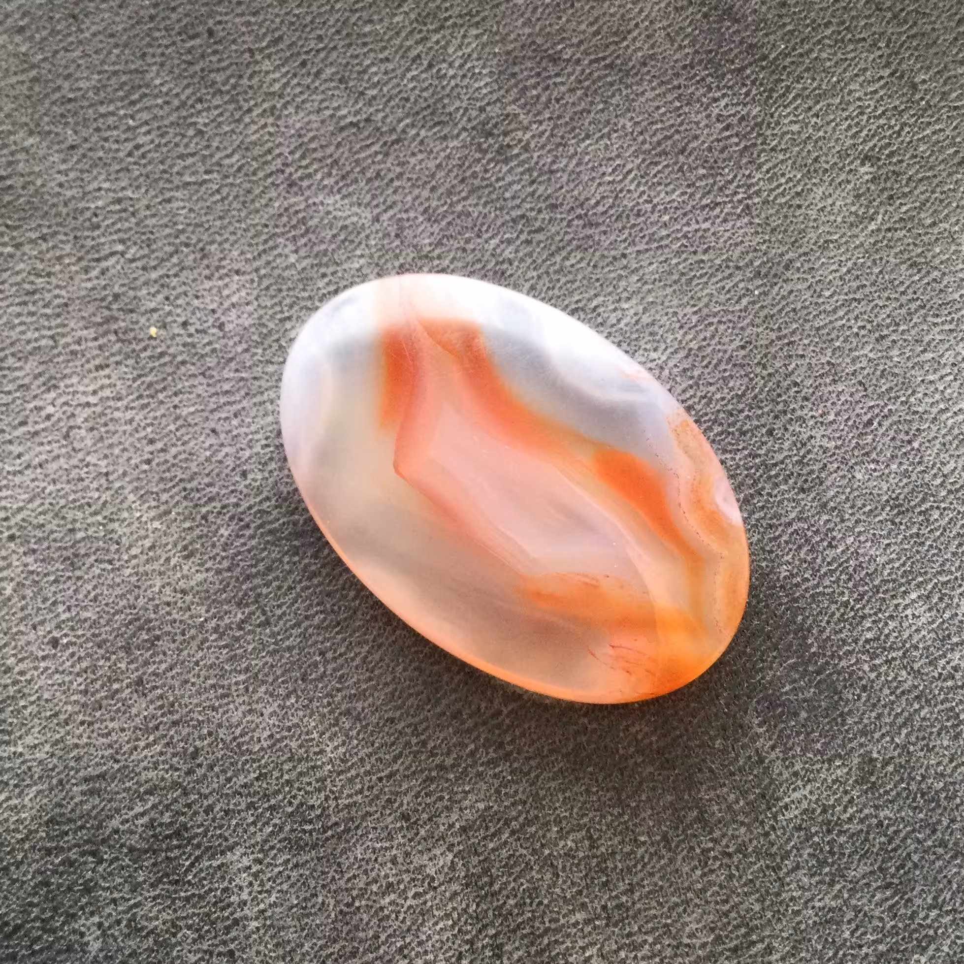 عقیق دو رنگ ناب شیشه ای