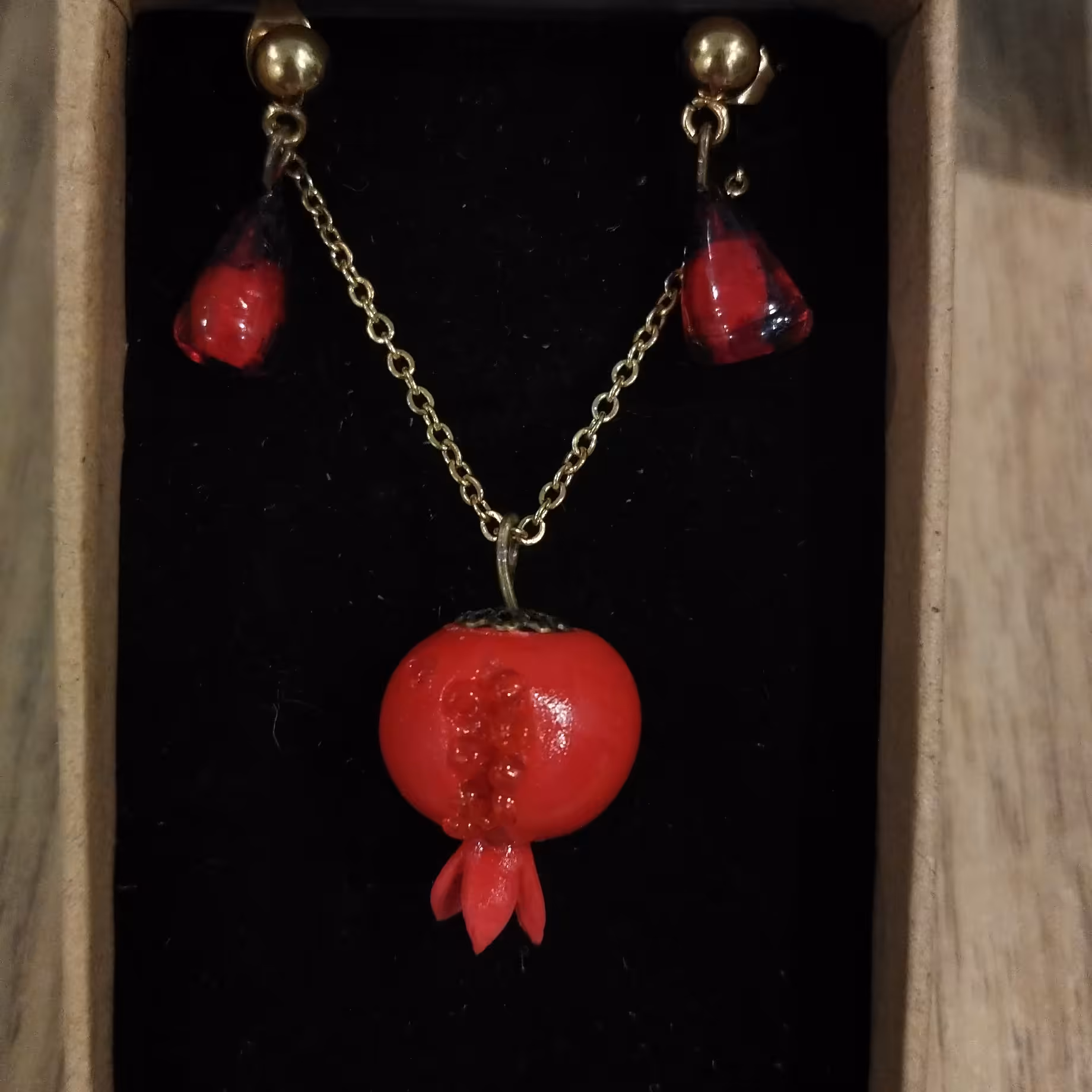 نیم ست دانه اناری  با گیره و زنجیر استیل رنگ ثابت و ضد حساسیت