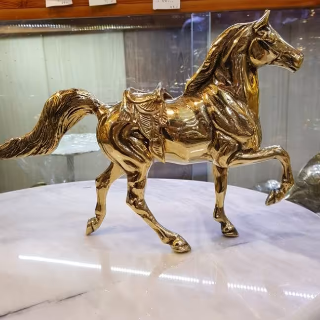 اسب برنجی زین دار