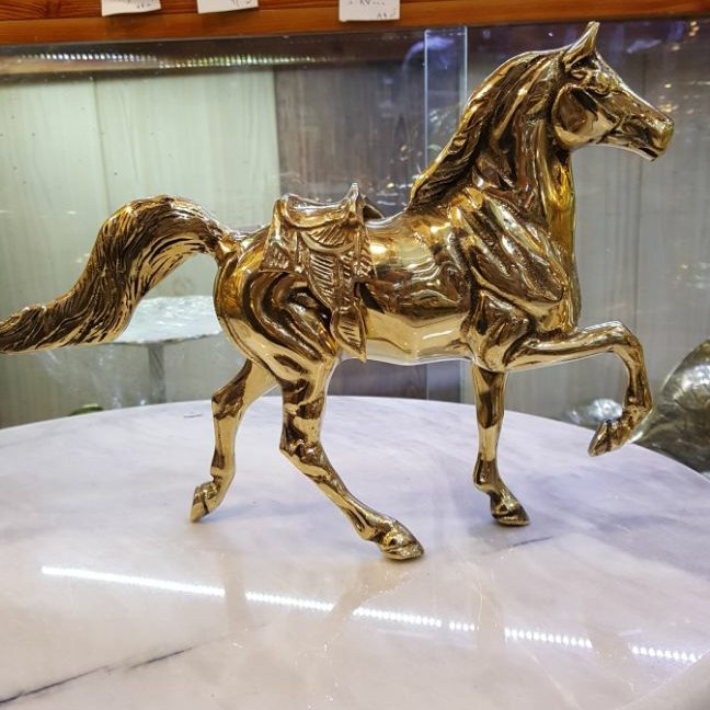 اسب برنجی زین دار