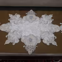 رانر جلومبلی مخمل دانتل سفید گل برجسته 