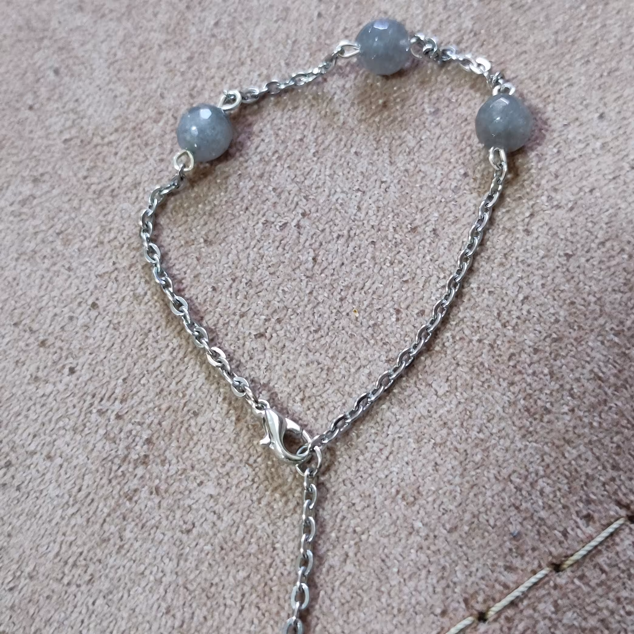 دستبند سنگ طوسی