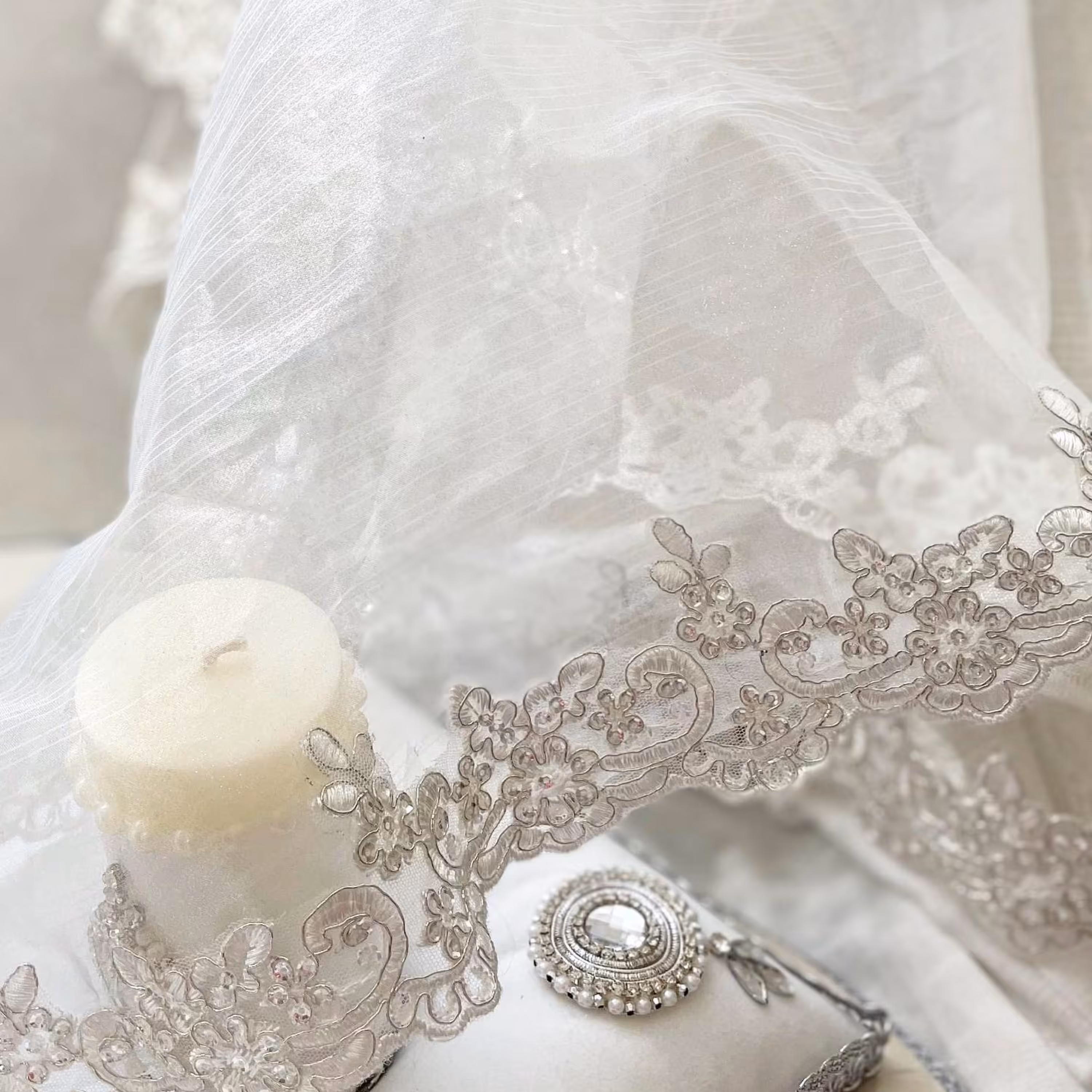 سفره قندساب تور و دانتل سفید زری دار