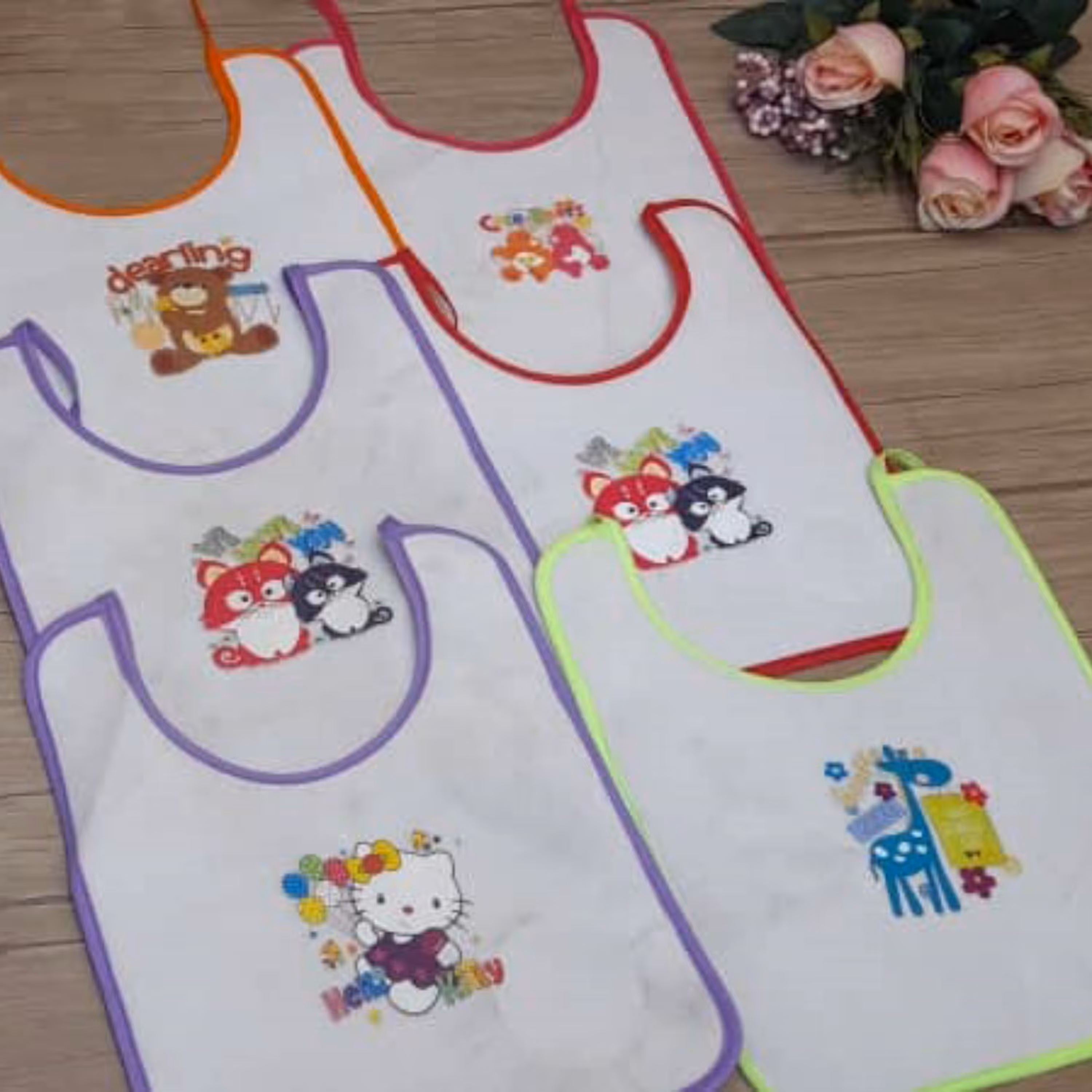 پیشبند نوزاد روکش پارچه پشت پلاستیکی طرحهای مختلف