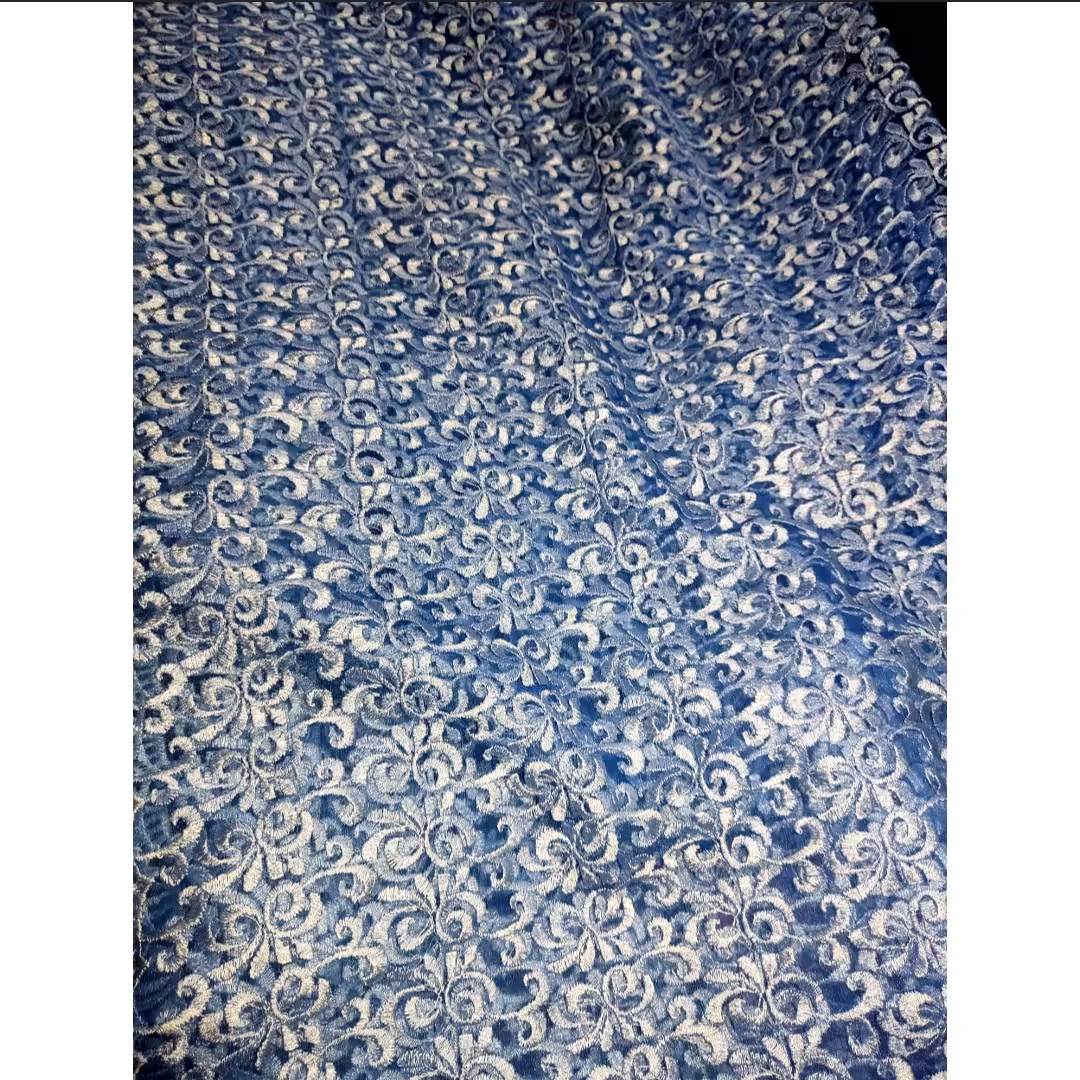 پارچه ارگانزا گلدوزی شده  قواره 1 متر و نیم عرض 140 