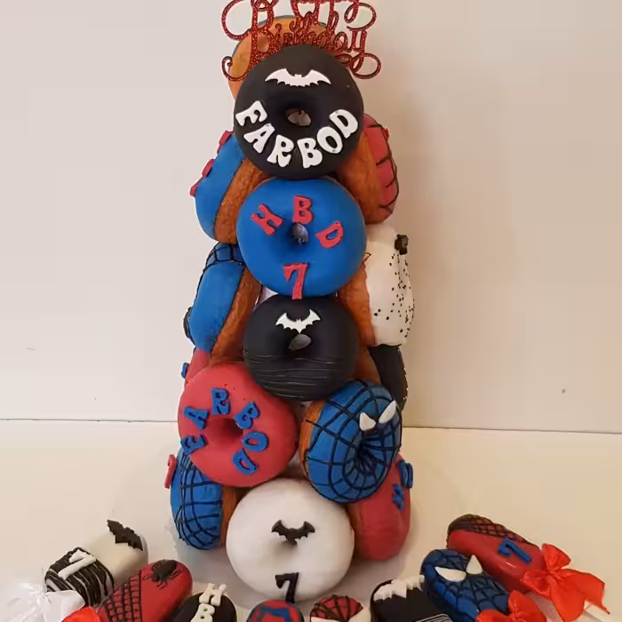 برج دونات  تم اسپایدر من و بتمن 