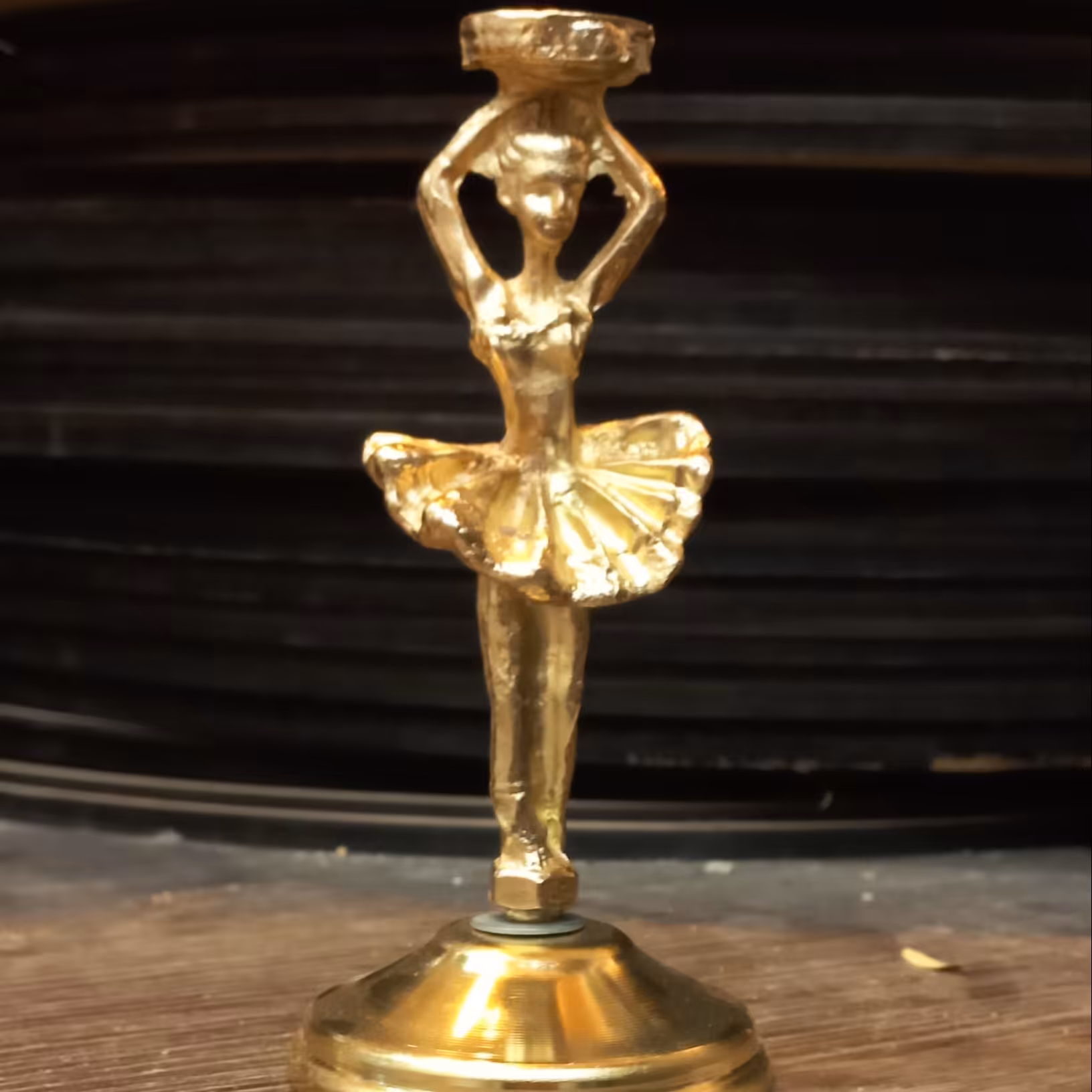 پایه بالرین طلایی