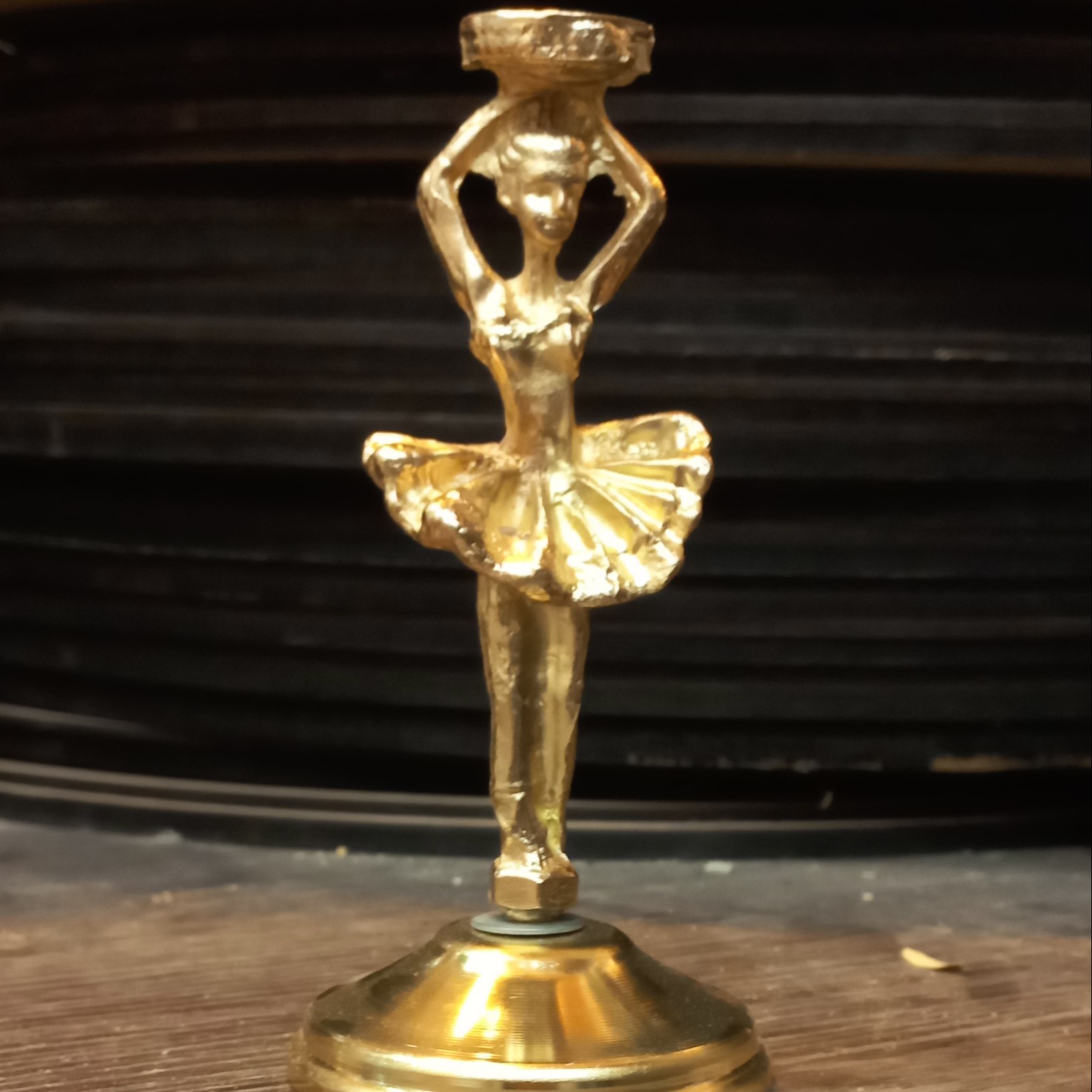 پایه بالرین طلایی