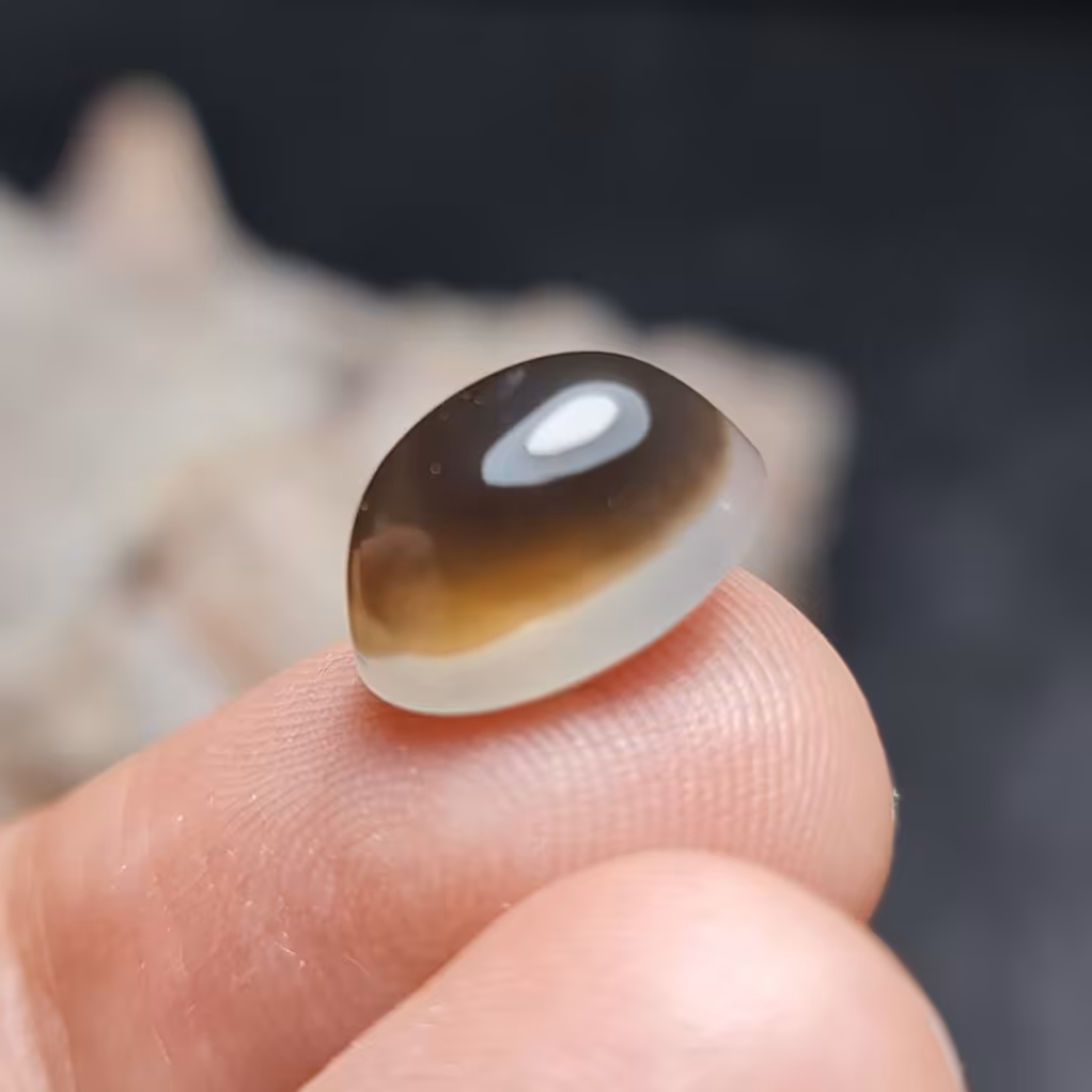 نگین فوق العاده زیبای سنگ صد درصد طبیعی عقیق سه پوست آفریقایی اصل معدنی
کد 27281